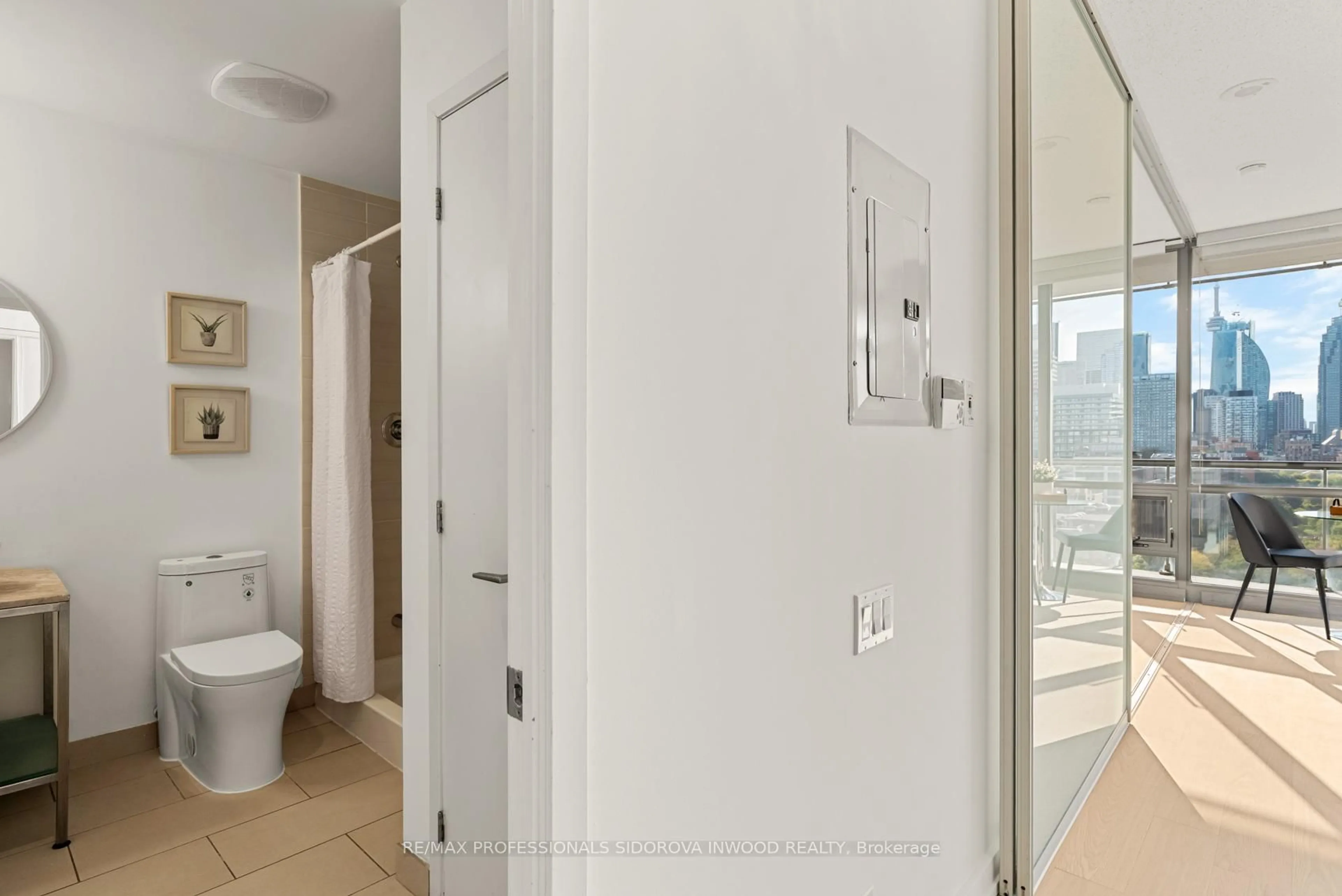 Standard bathroom, ceramic/tile floor for 33 Mill St #1208, Toronto Ontario M5A 3R3