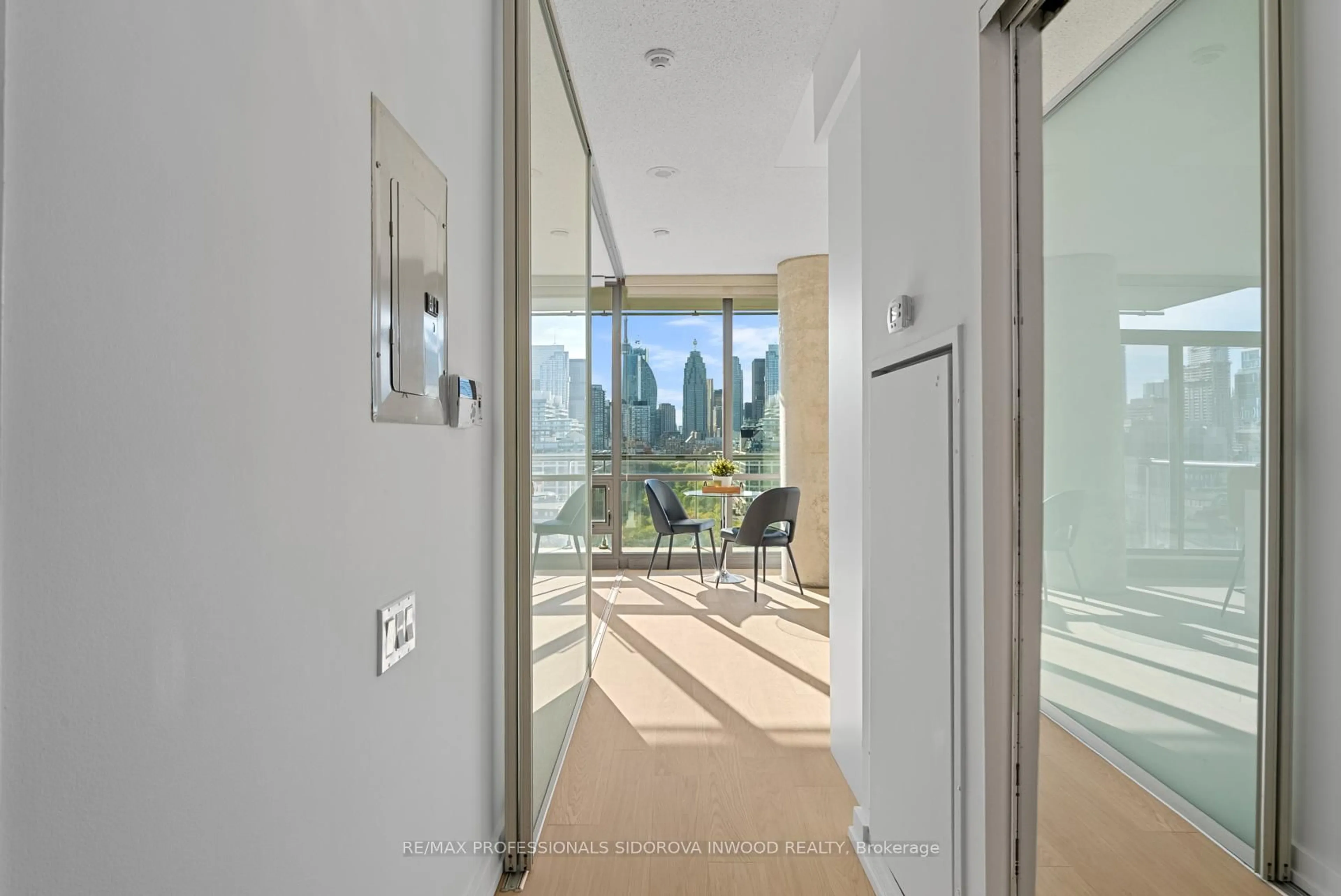 Indoor foyer for 33 Mill St #1208, Toronto Ontario M5A 3R3