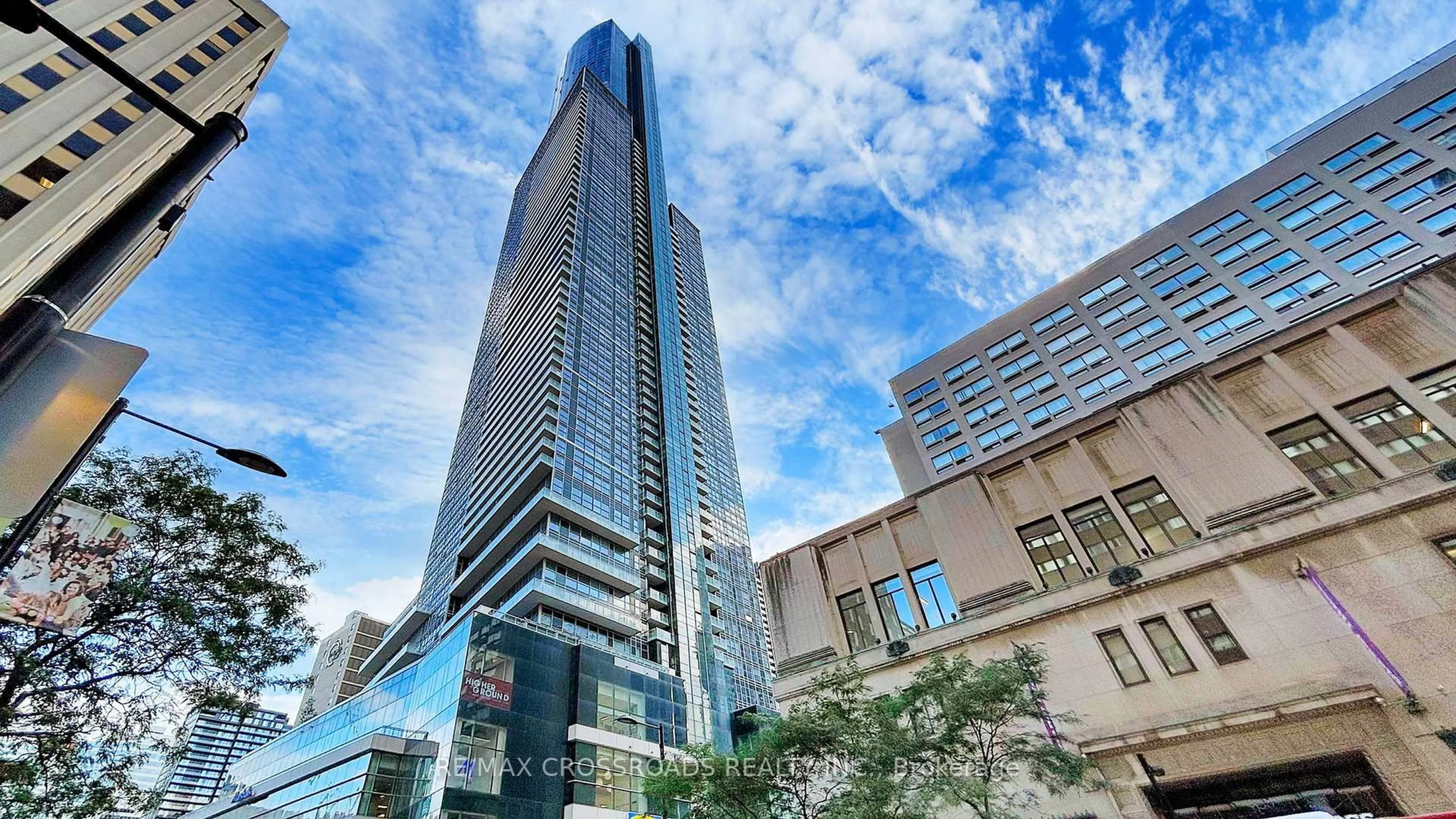 Indoor foyer for 386 Yonge St #1602, Toronto Ontario M5B 0A5