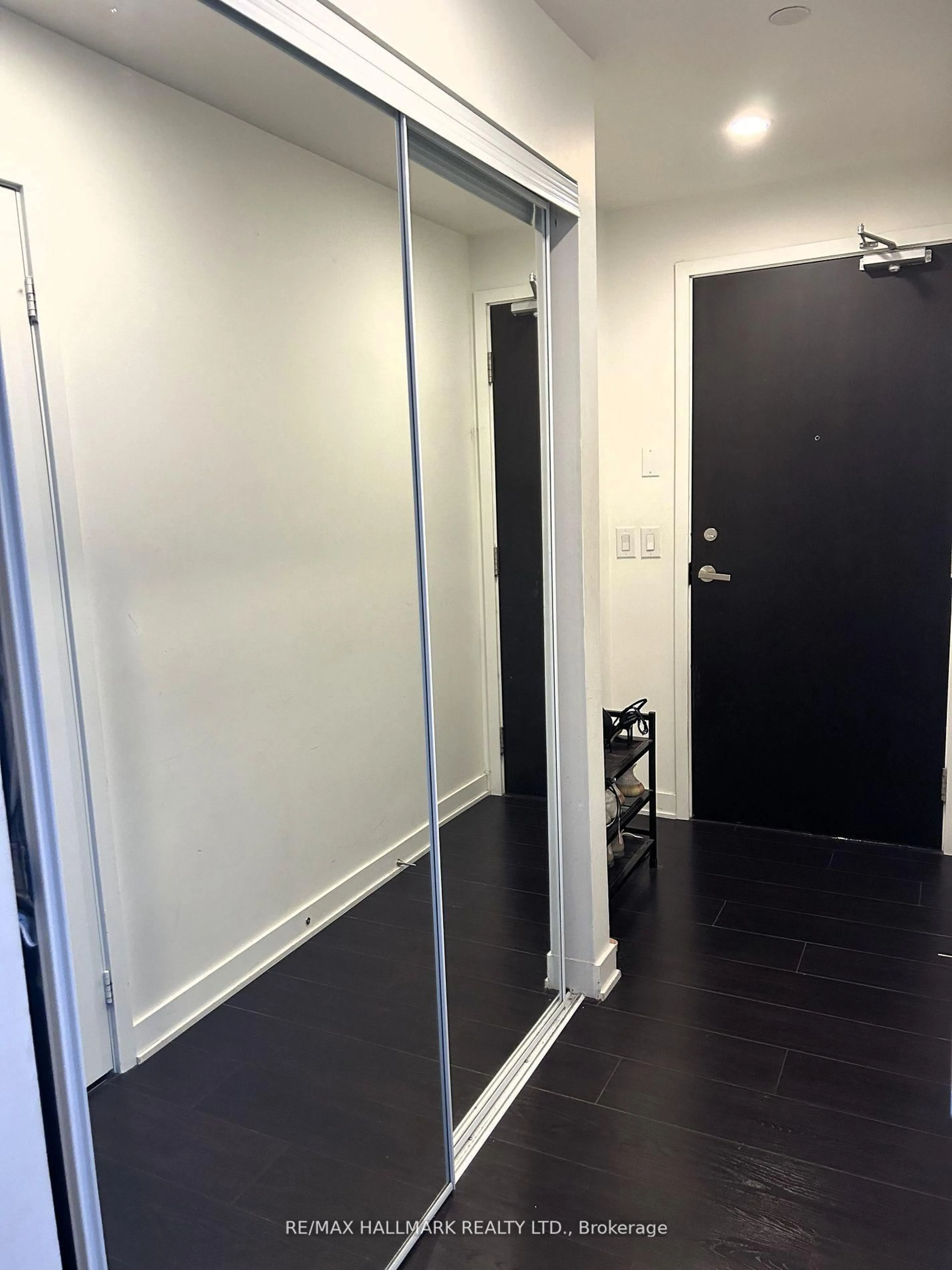 Indoor foyer for 170 Sumach St #2201, Toronto Ontario M5A 3K2