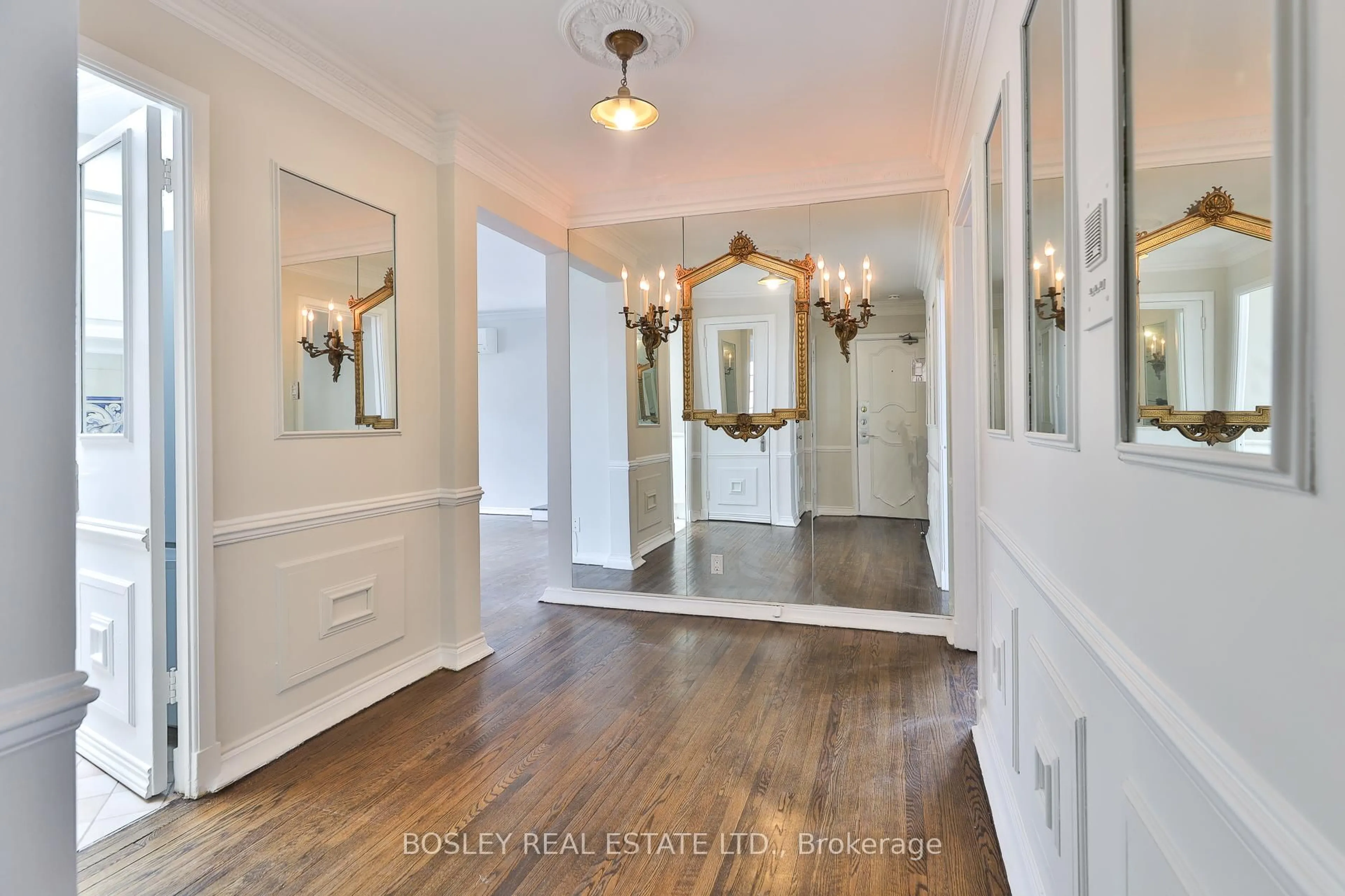 Indoor entryway for 707 Eglinton Ave #604, Toronto Ontario M5N 1C8