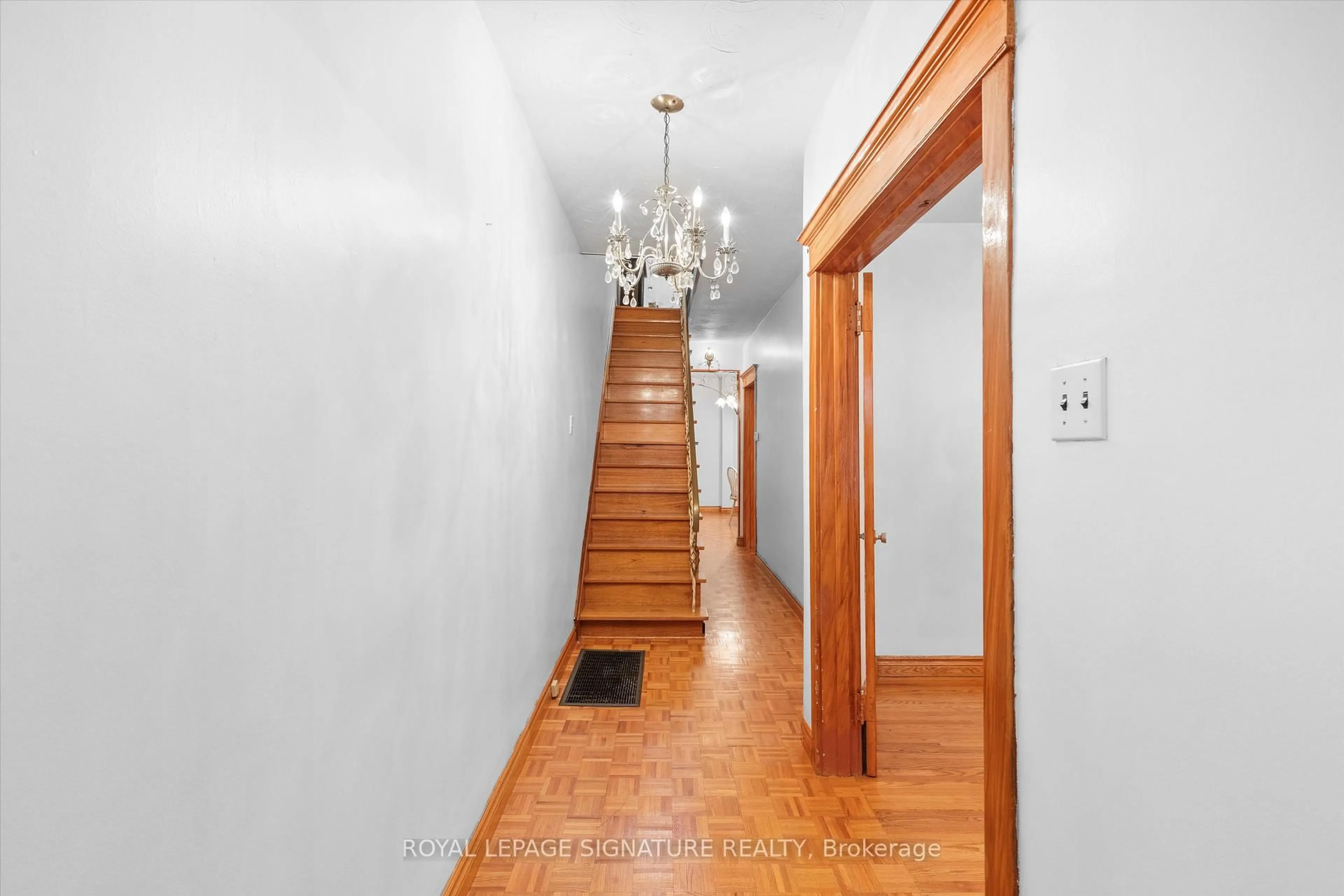 Unknown for 244 Grace St, Toronto Ontario M6G 3A6