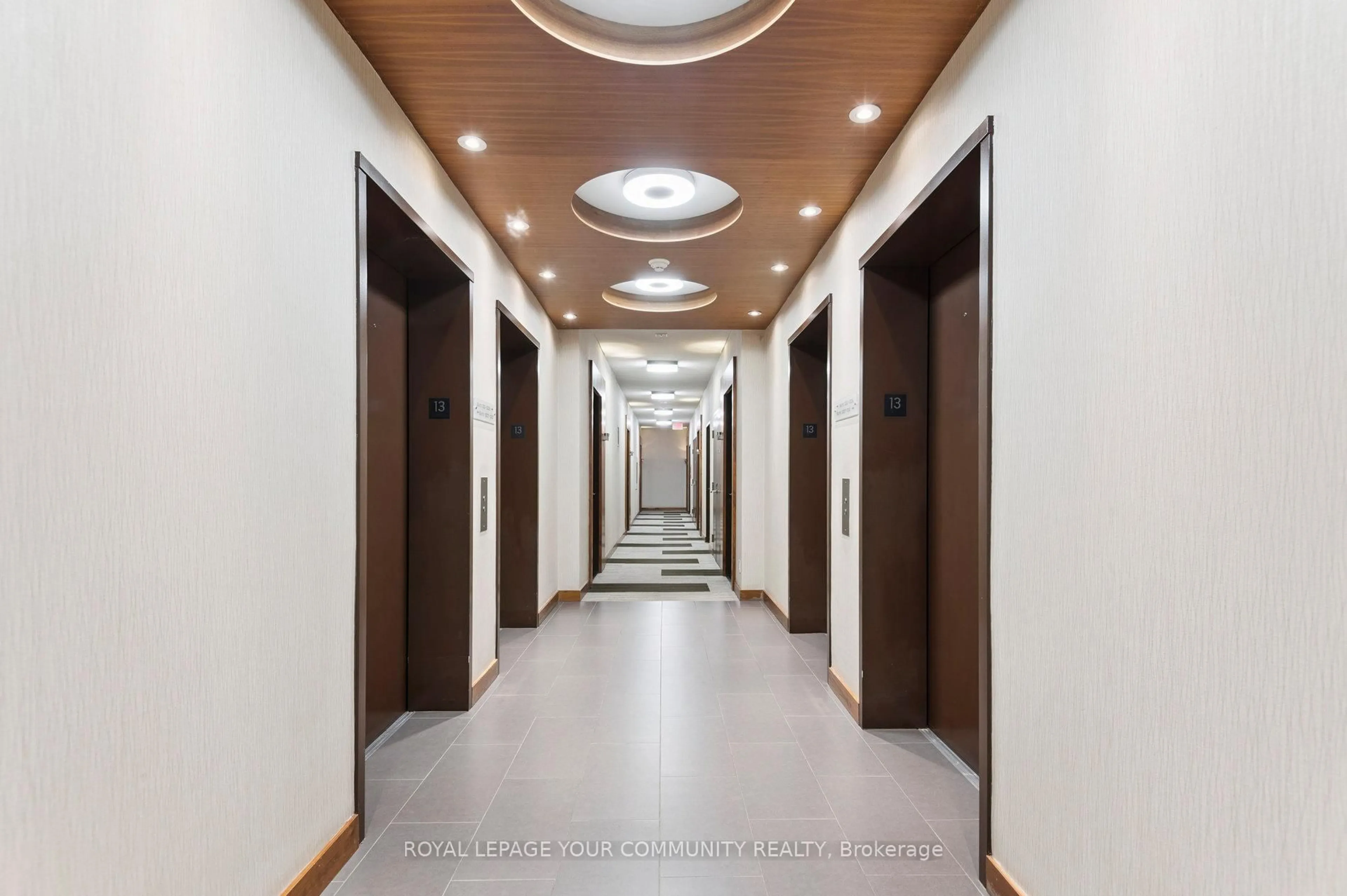 Indoor foyer for 500 Sherbourne St #1311, Toronto Ontario M4X 1L1