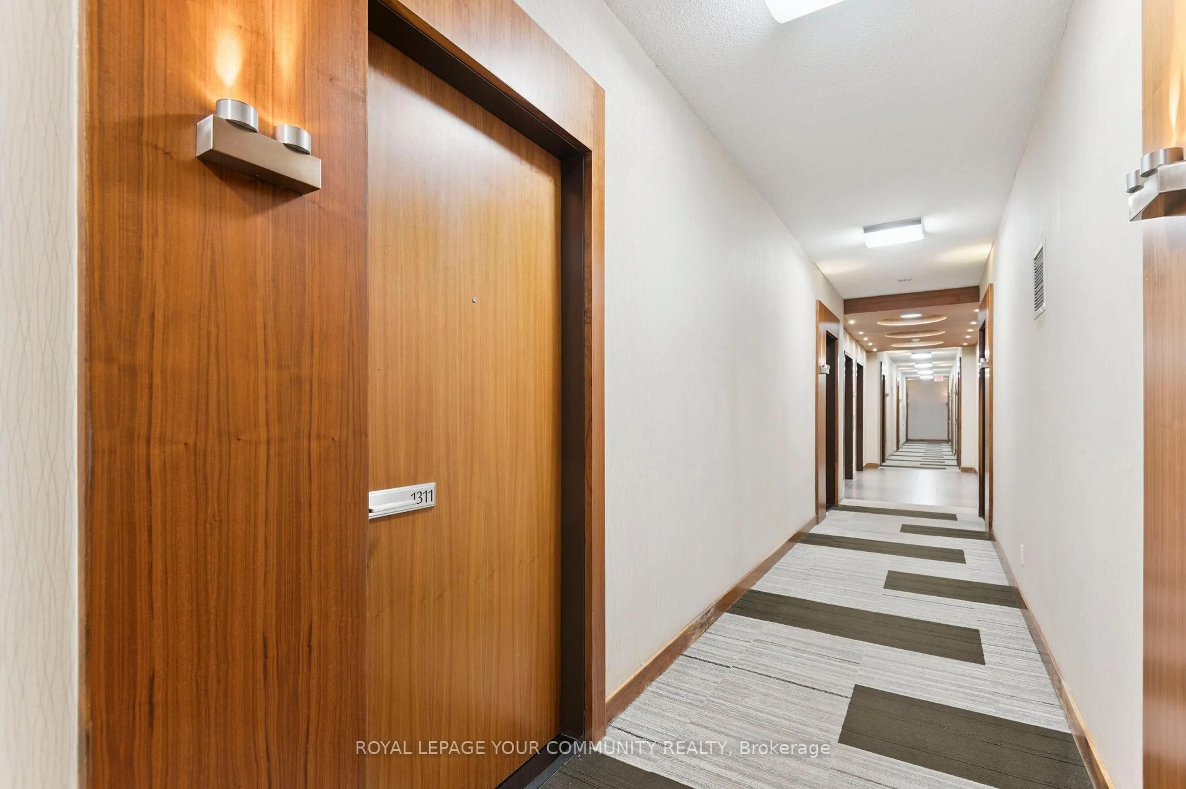 Indoor foyer for 500 Sherbourne St #1311, Toronto Ontario M4X 1L1