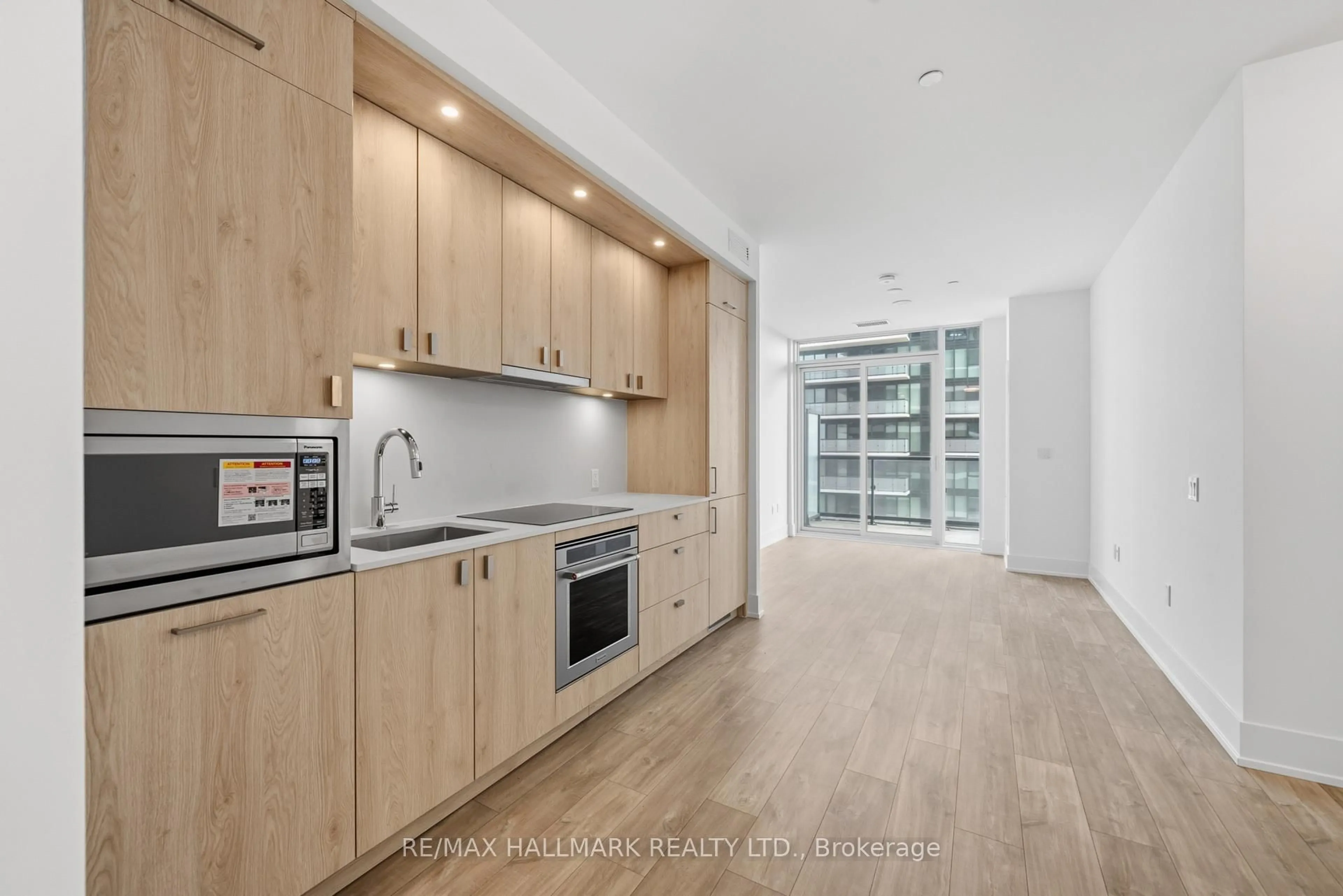 Standard kitchen, unknown for 10 Inn On The Park Dr #1906, Toronto Ontario M3C 0P9