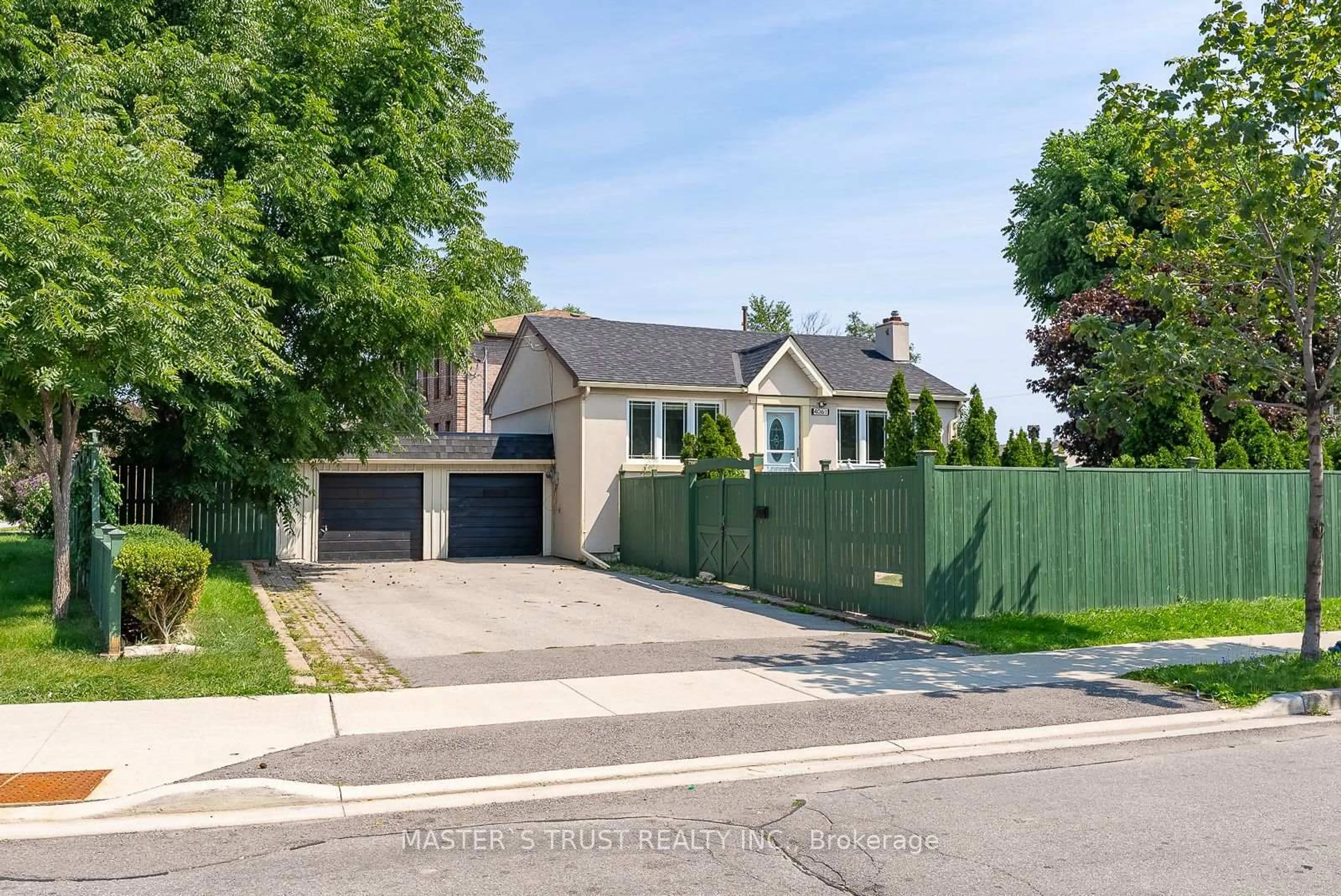 A pic from outside/outdoor area/front of a property/back of a property/a pic from drone, street for 4061 Dufferin St, Toronto Ontario M3H 5R7