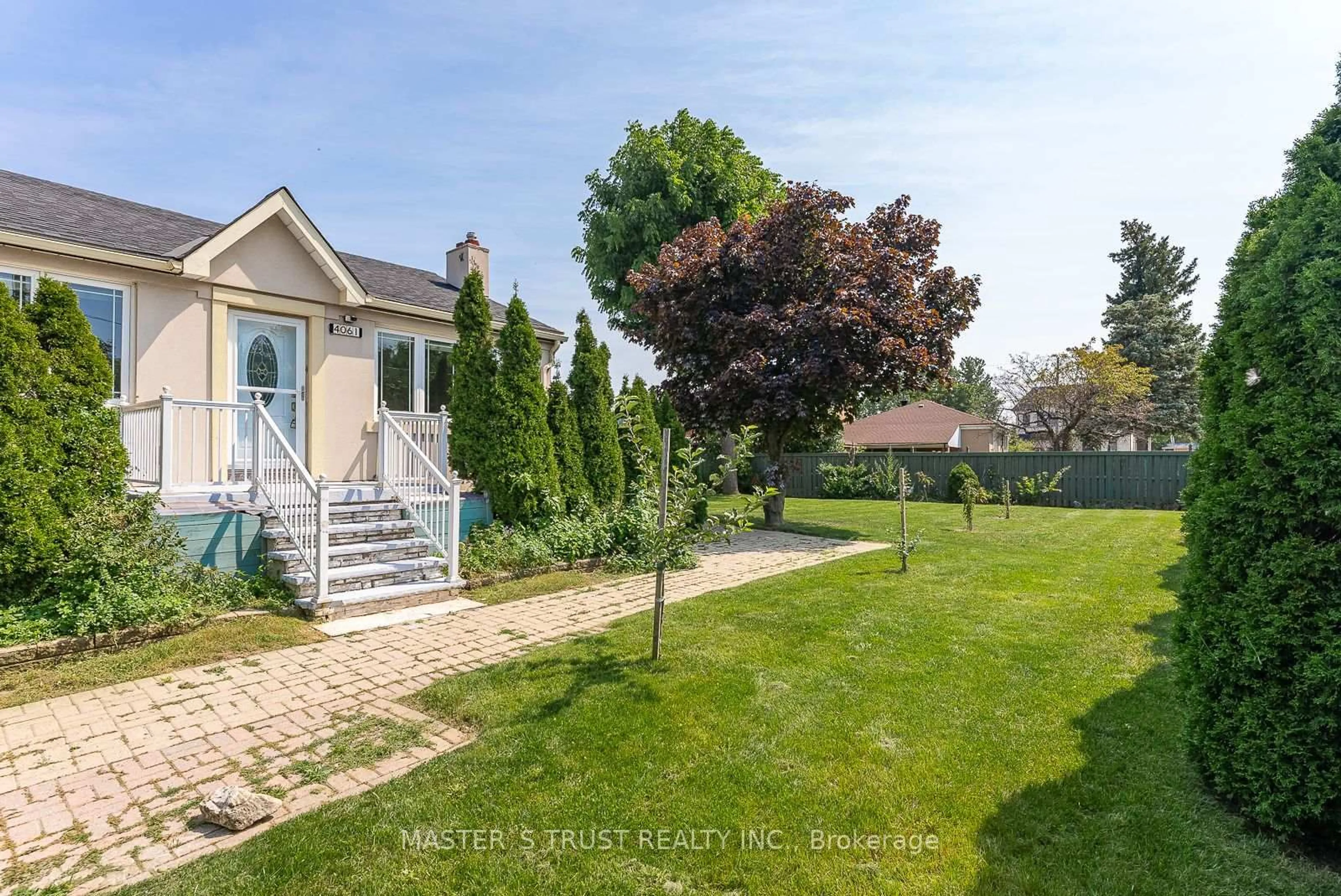 A pic from outside/outdoor area/front of a property/back of a property/a pic from drone, street for 4061 Dufferin St, Toronto Ontario M3H 5R7