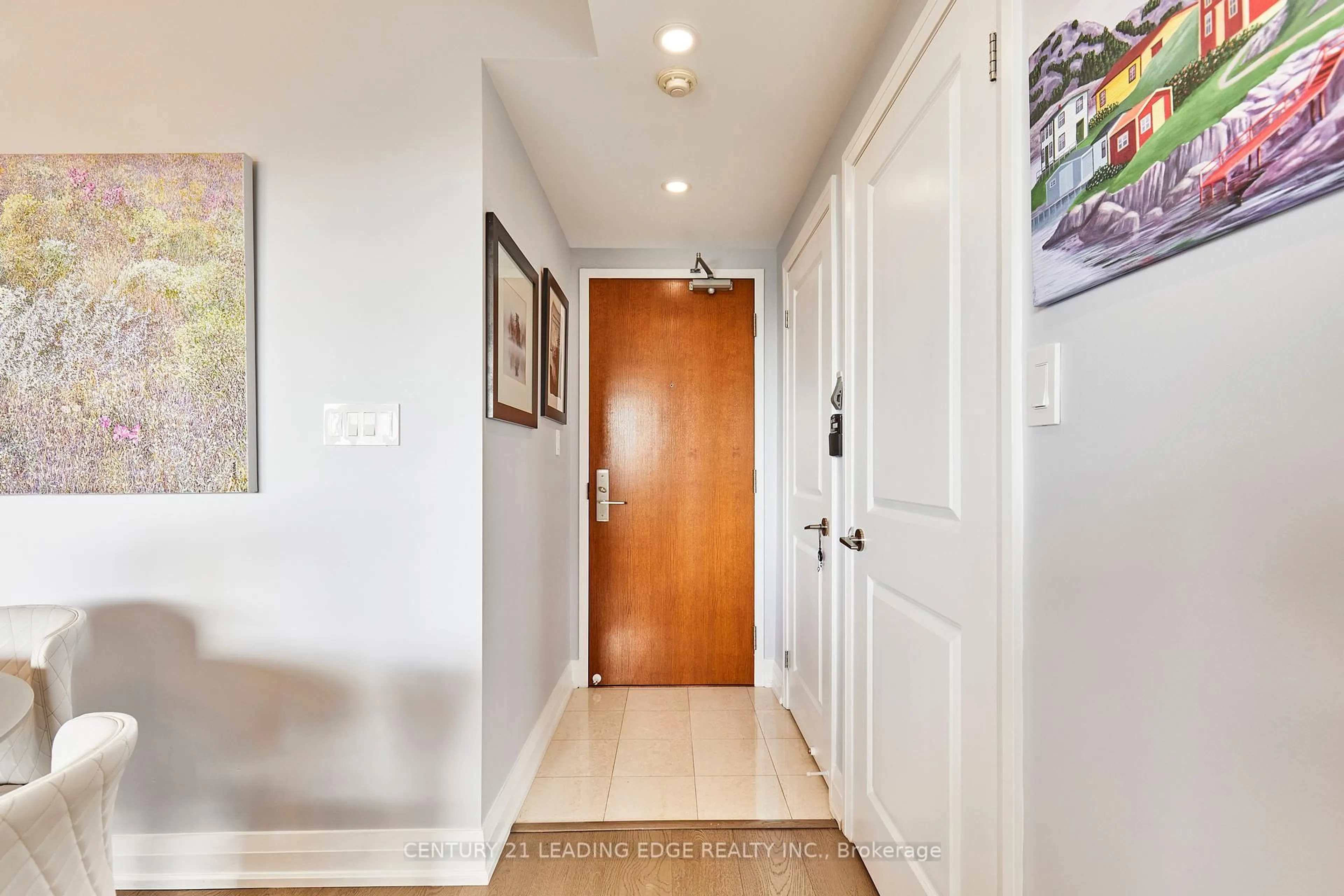 Indoor entryway for 1430 Yonge St #703, Toronto Ontario M4T 1Y6