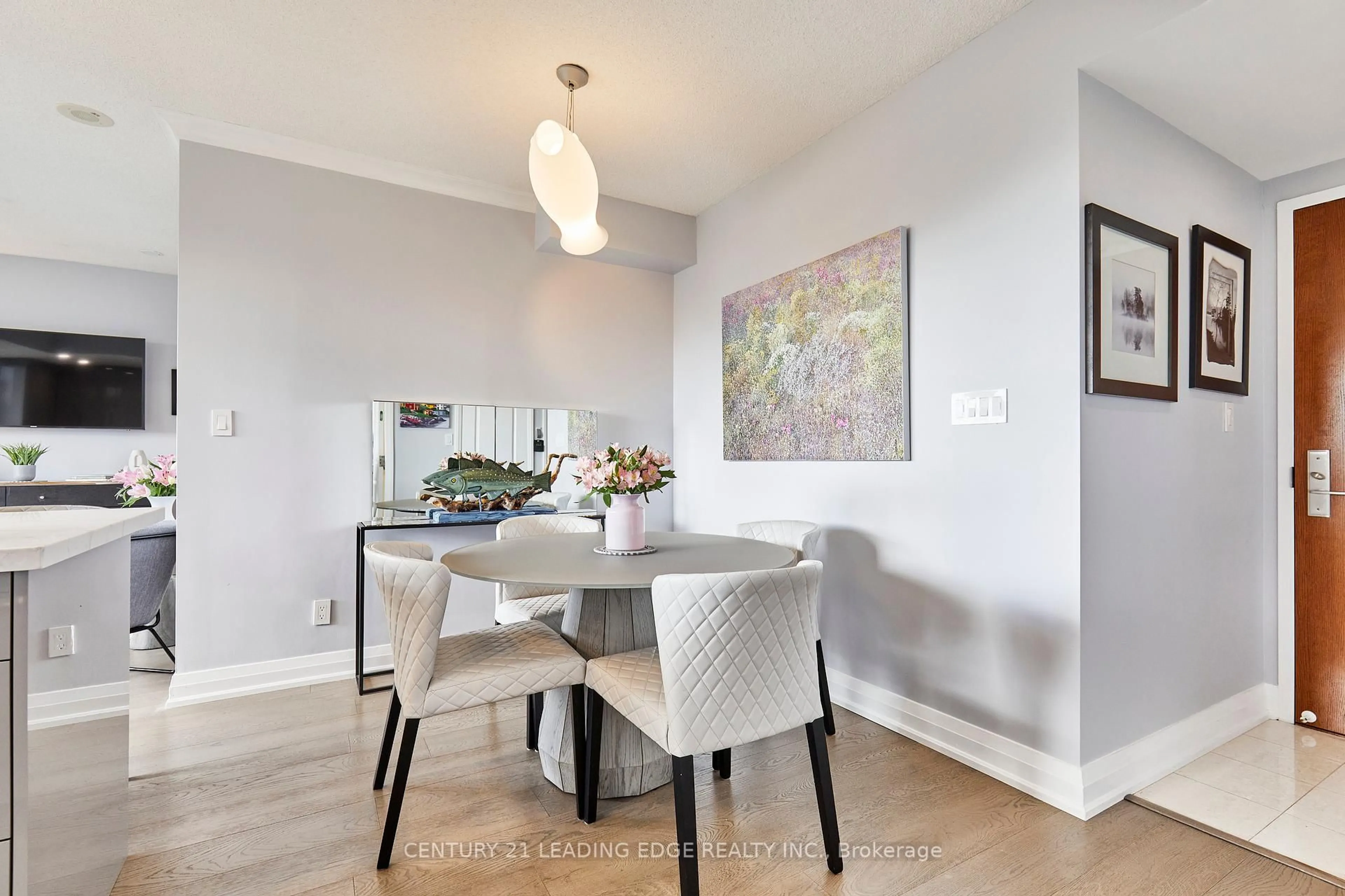 Dining room, wood/laminate floor for 1430 Yonge St #703, Toronto Ontario M4T 1Y6