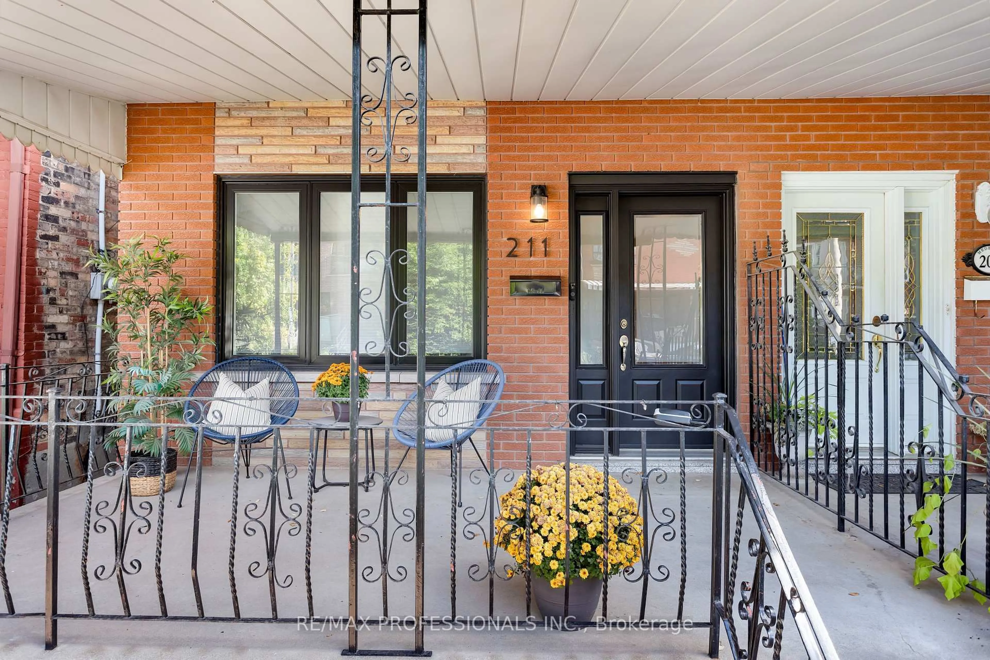 Unknown for 211 Markham St, Toronto Ontario M6J 2G7