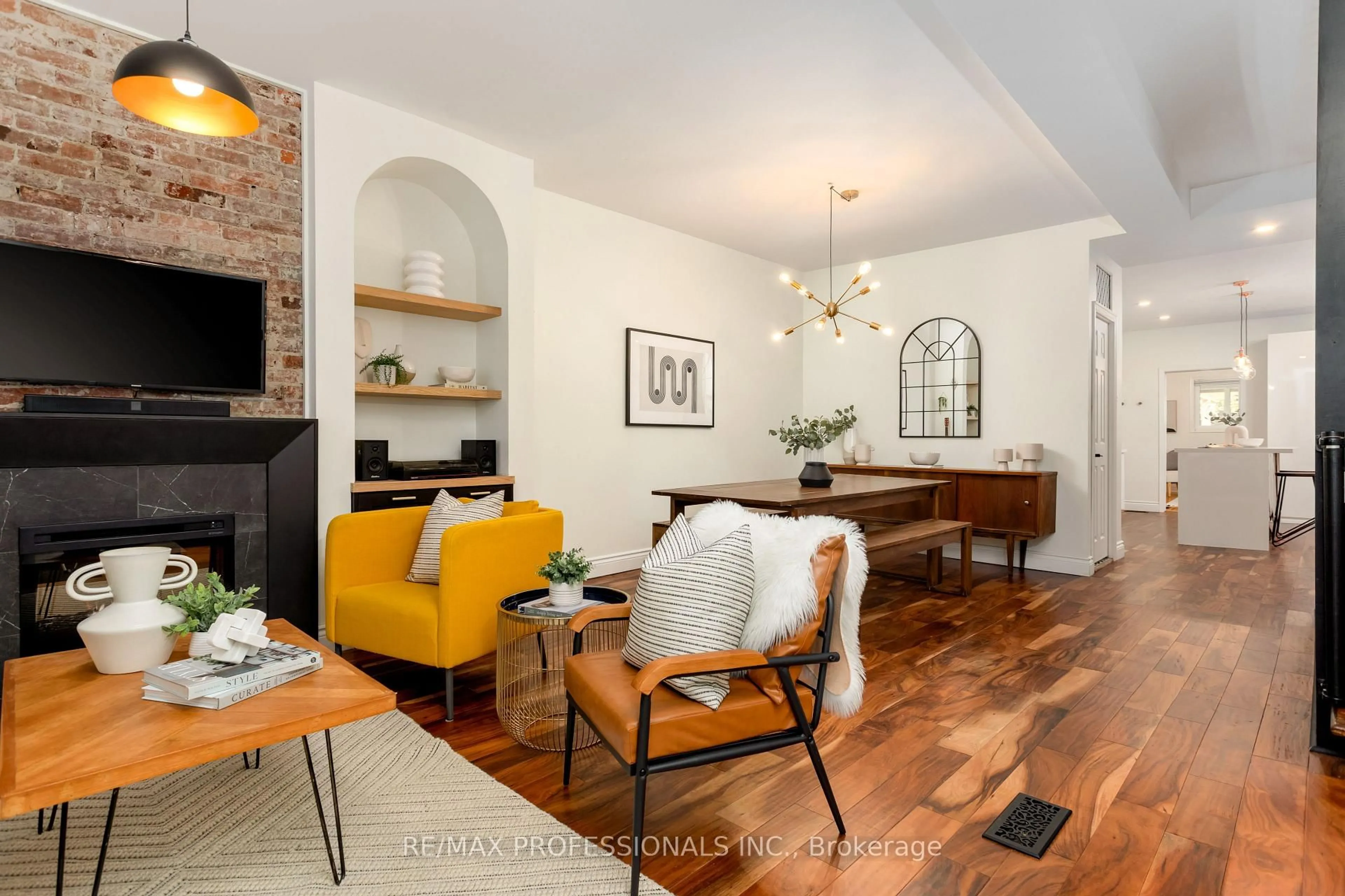 Living room with furniture, unknown for 211 Markham St, Toronto Ontario M6J 2G7