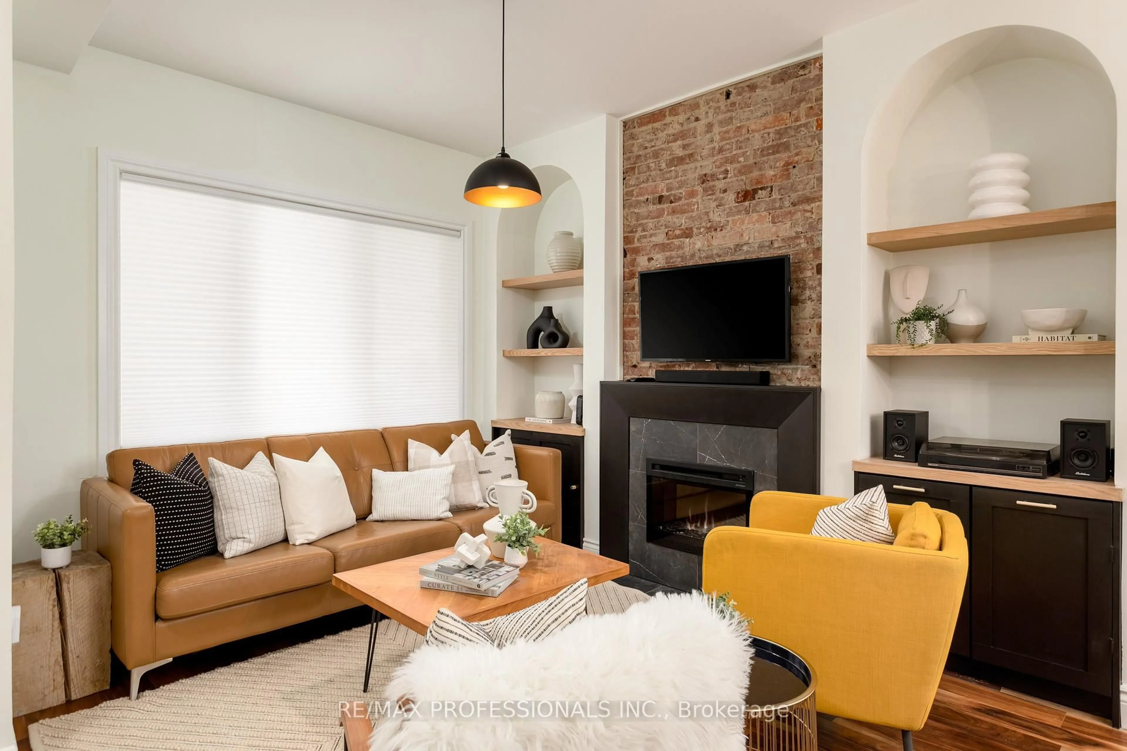 Living room with furniture, unknown for 211 Markham St, Toronto Ontario M6J 2G7