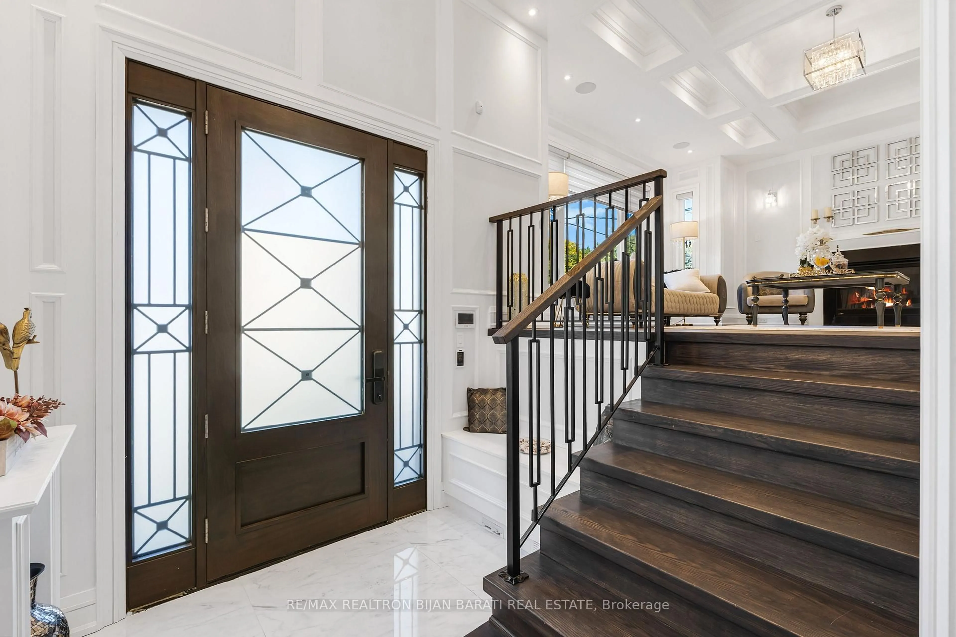 Indoor entryway for 143 NORTON Ave, Toronto Ontario M2N 4A7