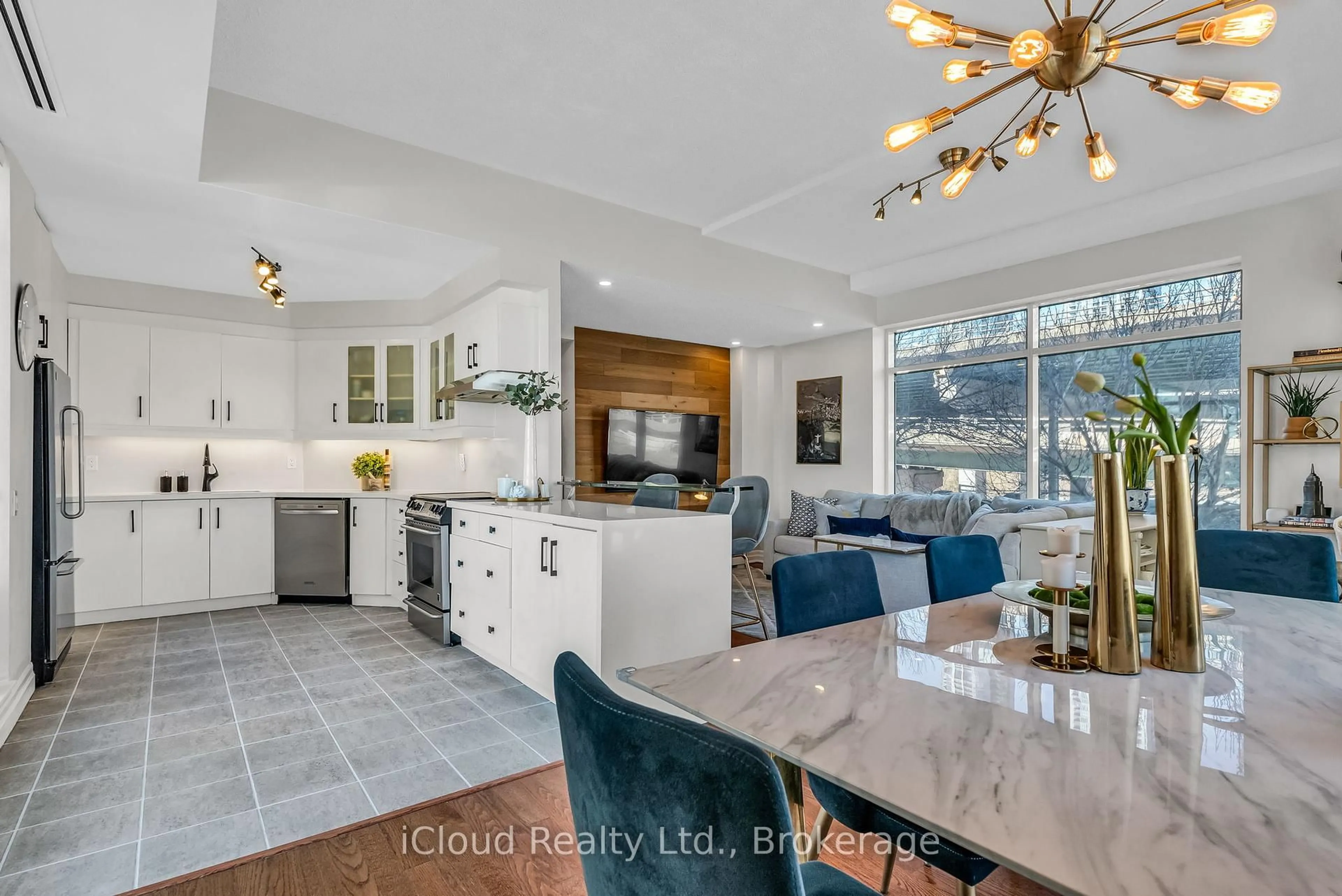 Open concept kitchen, ceramic/tile floor for 500 Queens Quay #210E, Toronto Ontario M5V 3K8