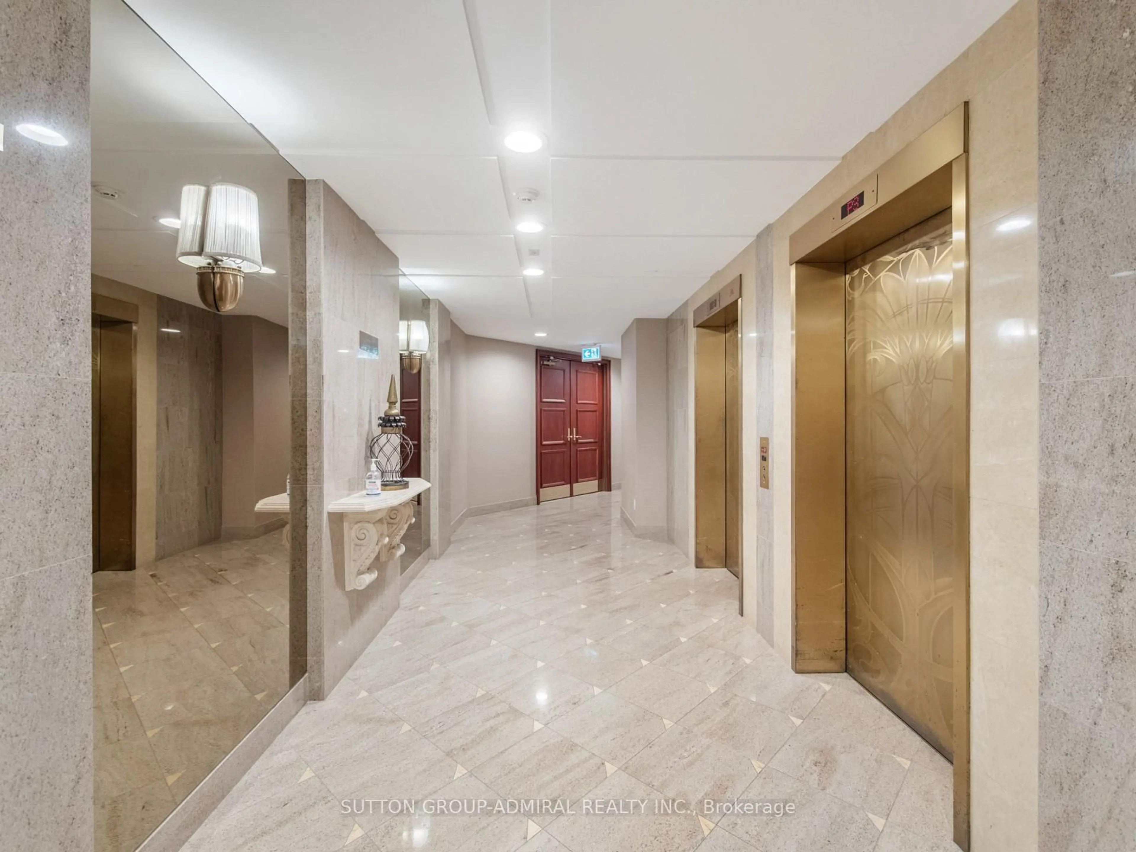 Indoor foyer for 11 William Carson Cres #520, Toronto Ontario M2P 2G1