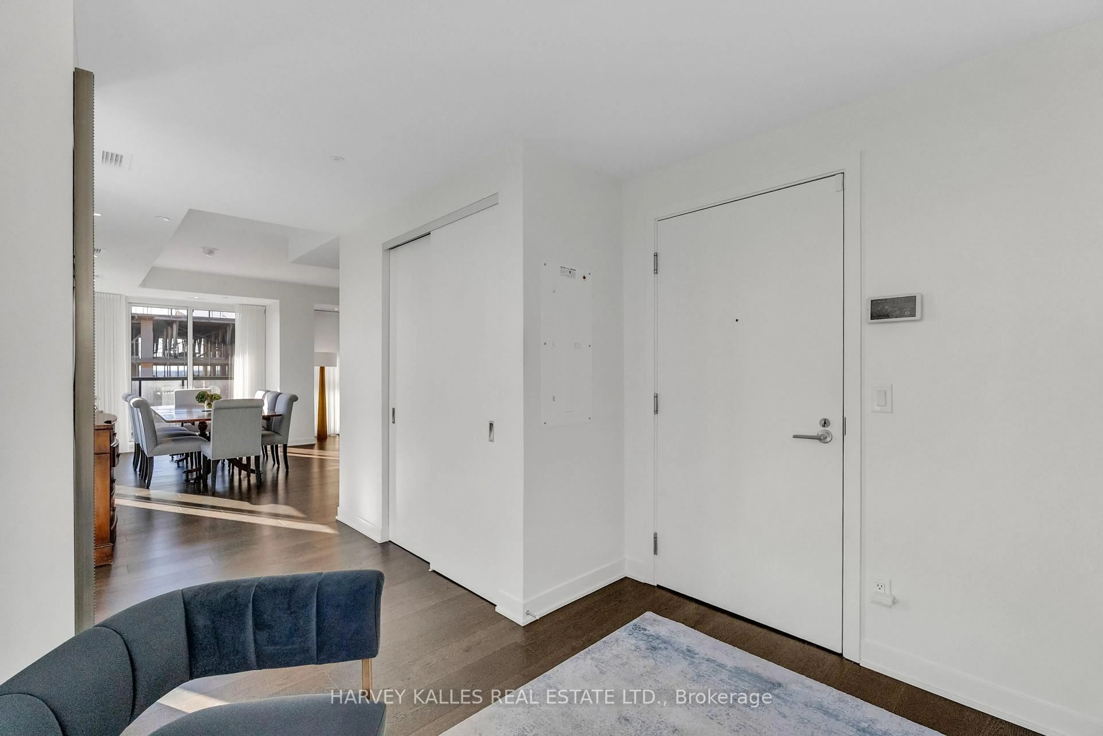 Indoor entryway for 185 Alberta Ave #1105, Toronto Ontario M6C 0A5