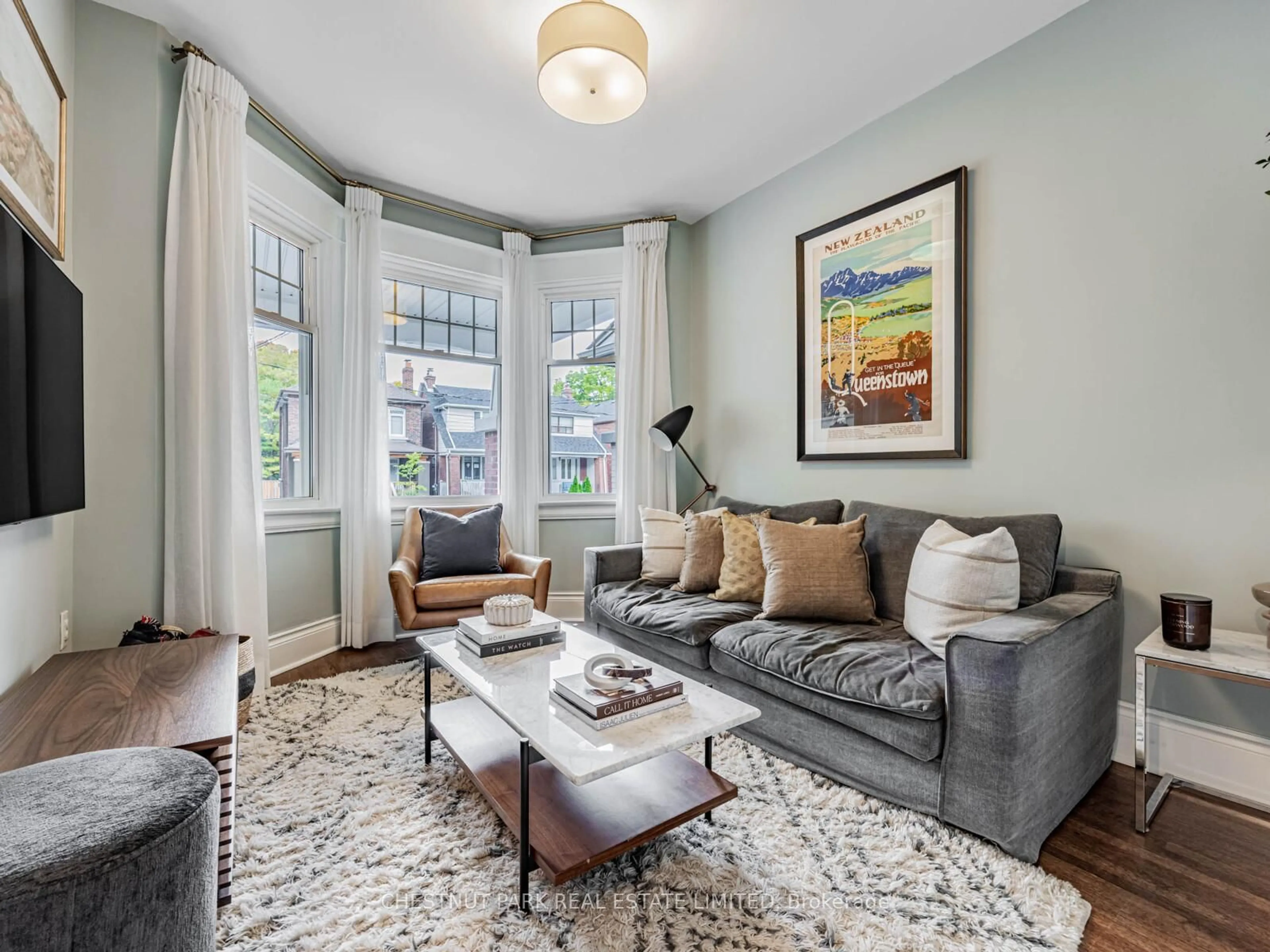 Living room with furniture, unknown for 381 Hillsdale Ave, Toronto Ontario M4S 1T9