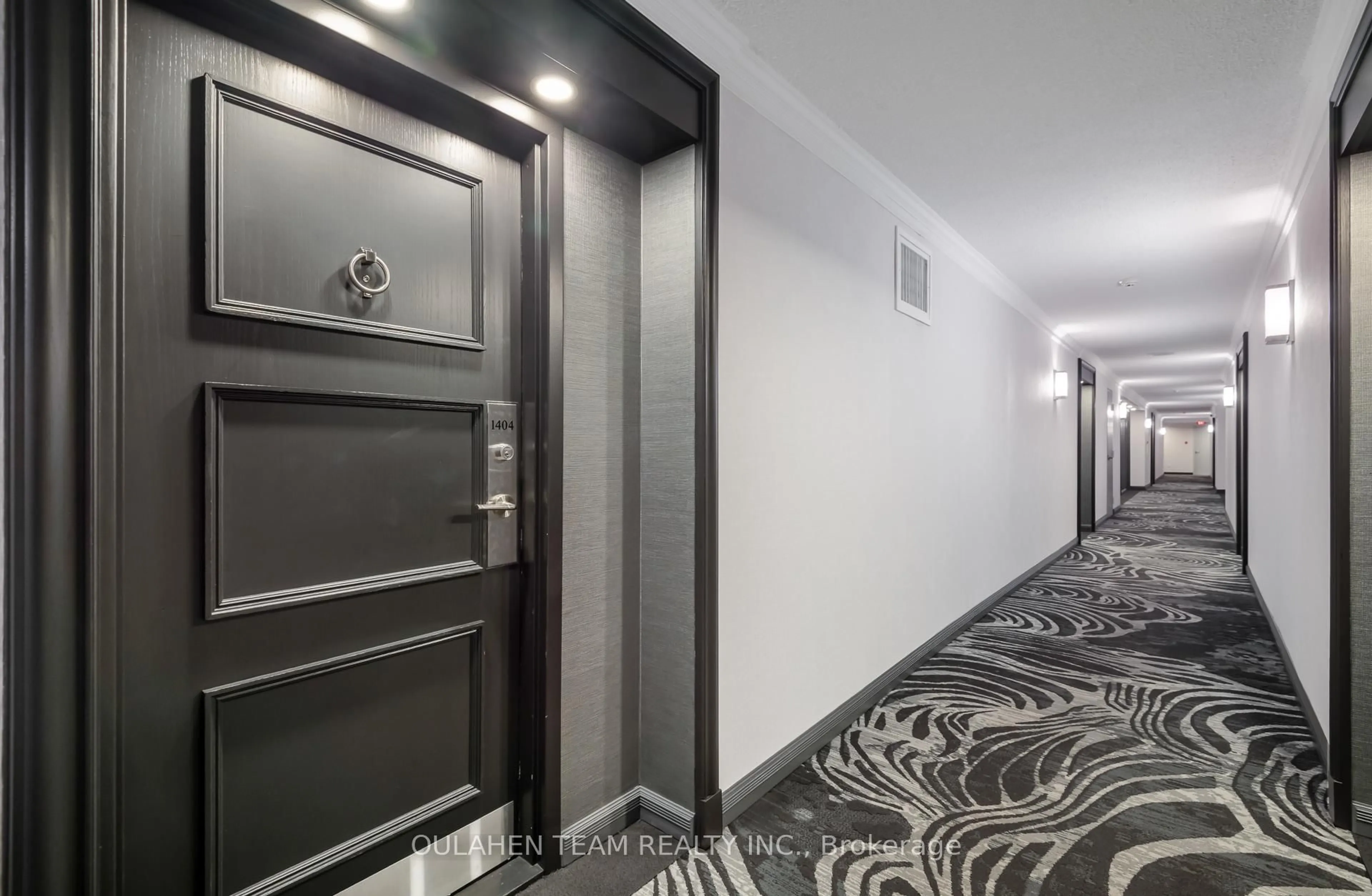 Indoor foyer for 33 Elmhurst Ave #1404, Toronto Ontario M2N 6G8