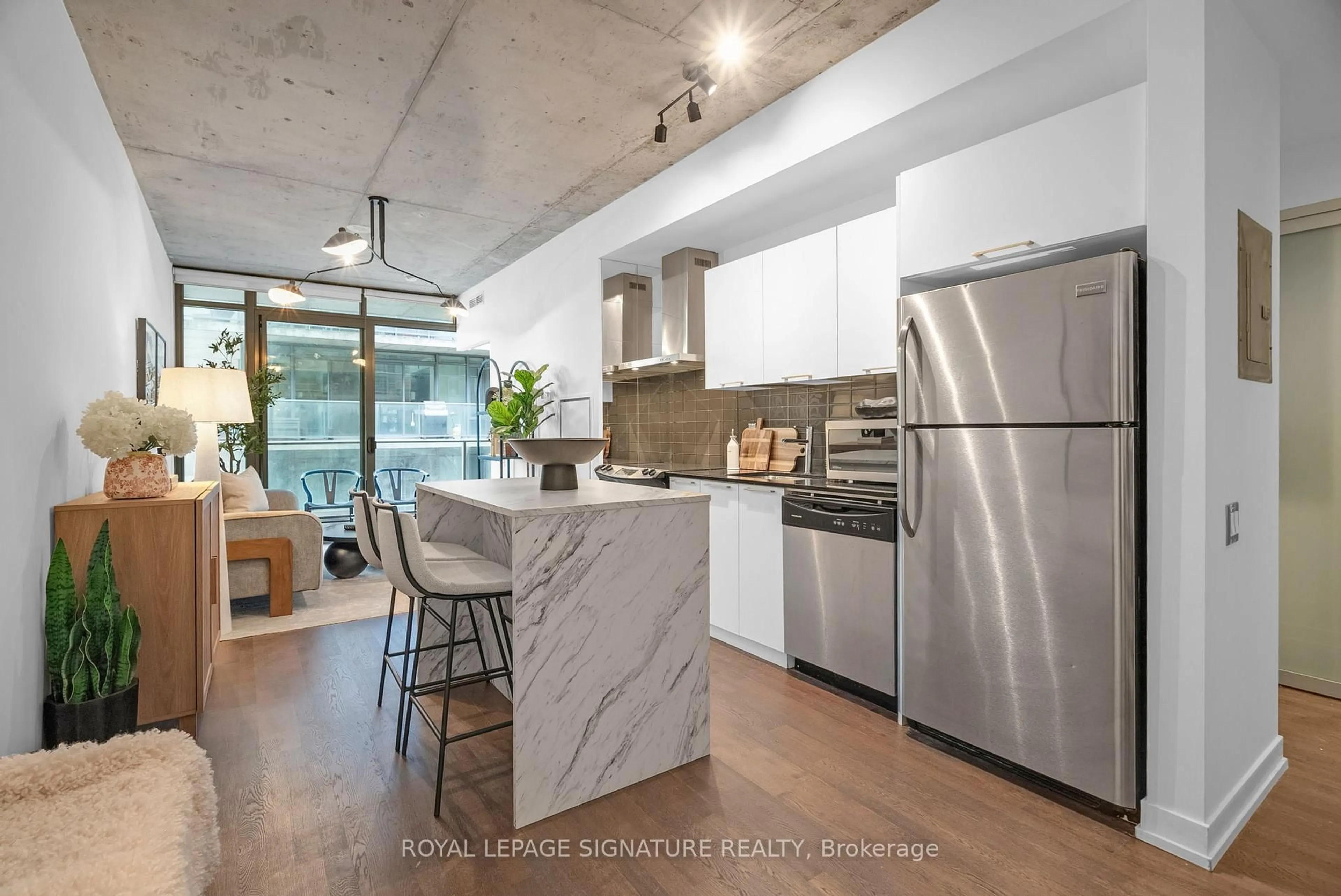 Open concept kitchen, unknown for 650 King St #804, Toronto Ontario M5V 0H6