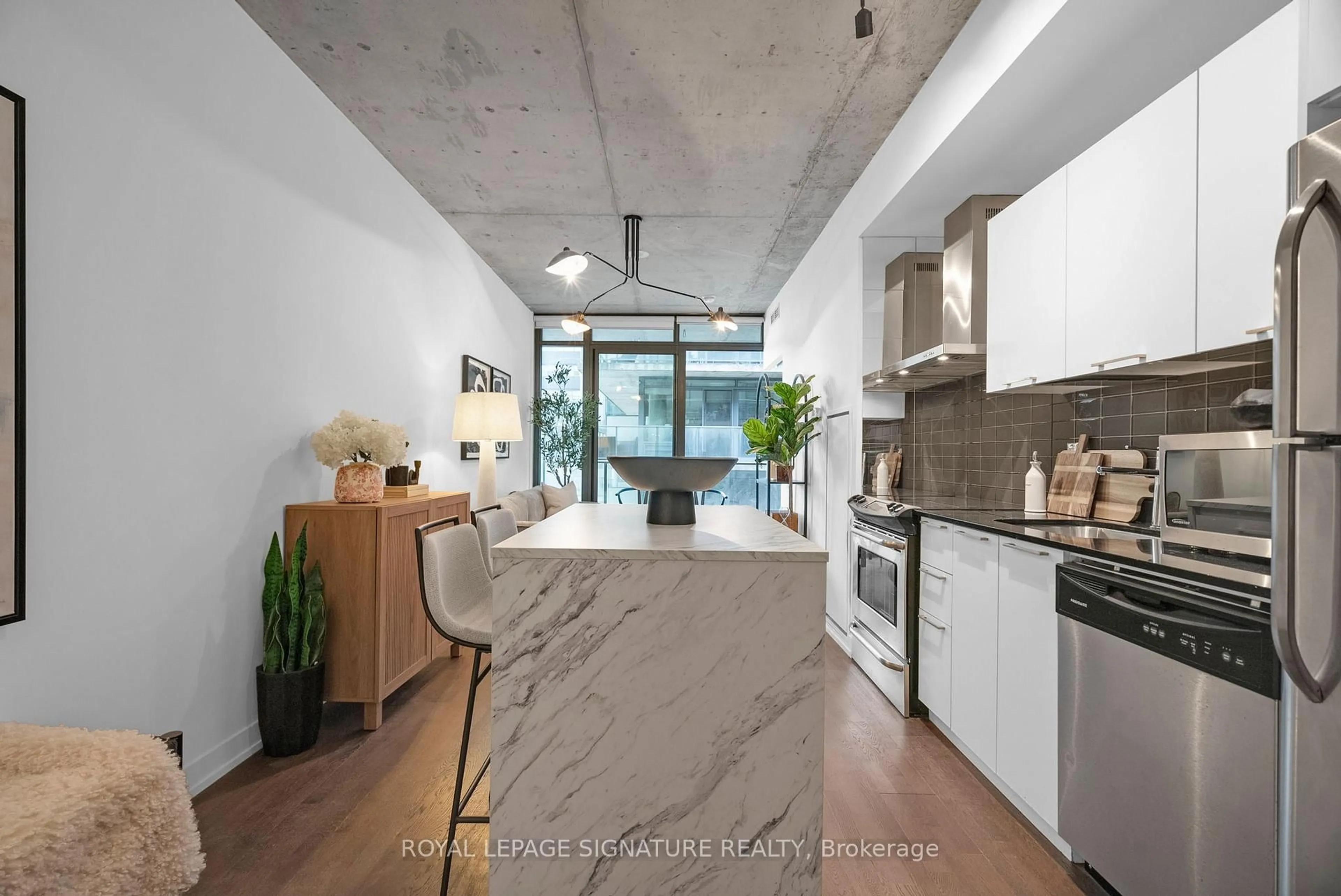 Open concept kitchen, unknown for 650 King St #804, Toronto Ontario M5V 0H6