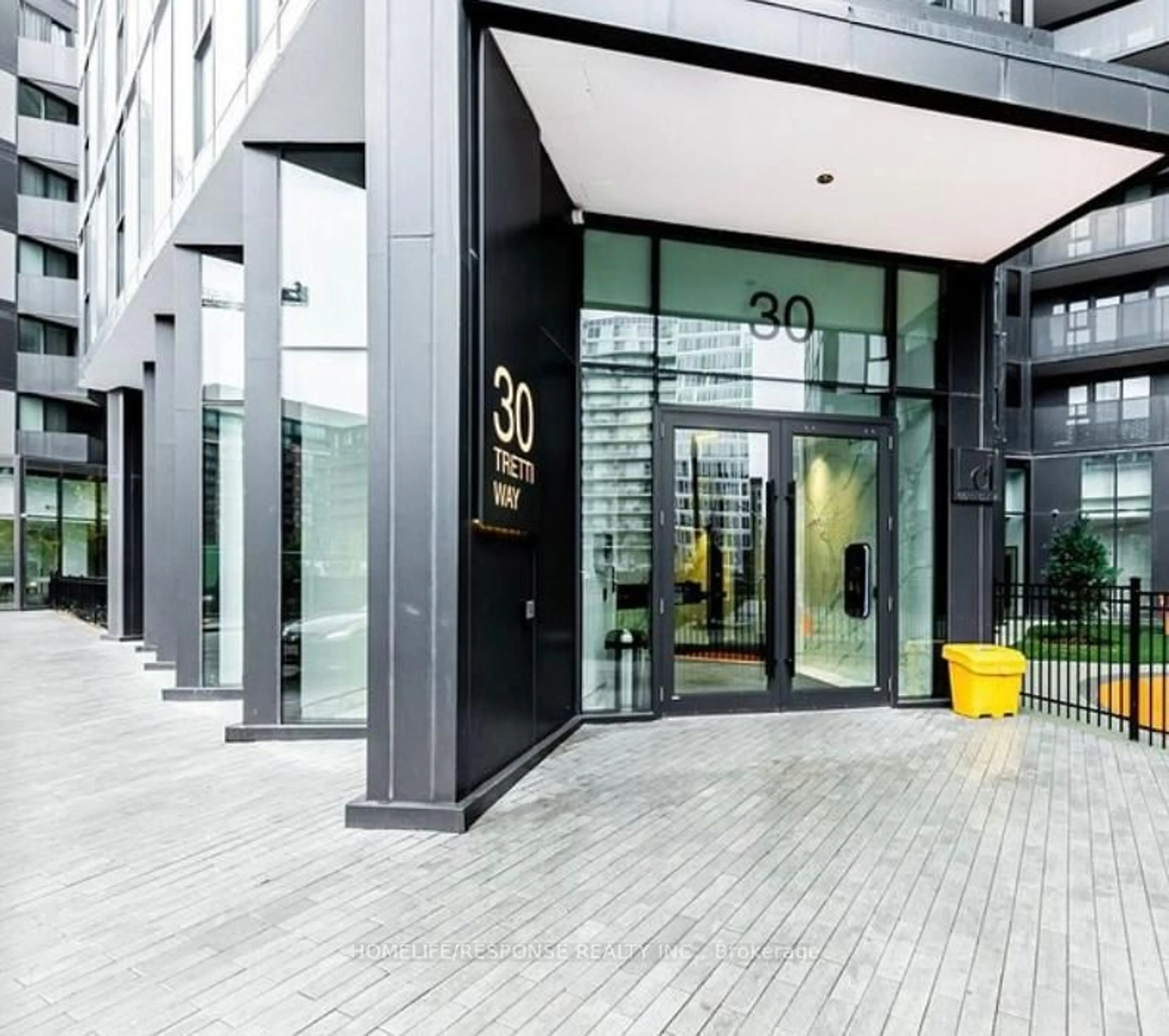 Indoor foyer for 30 Tretti Way #810, Toronto Ontario M3H 0E3