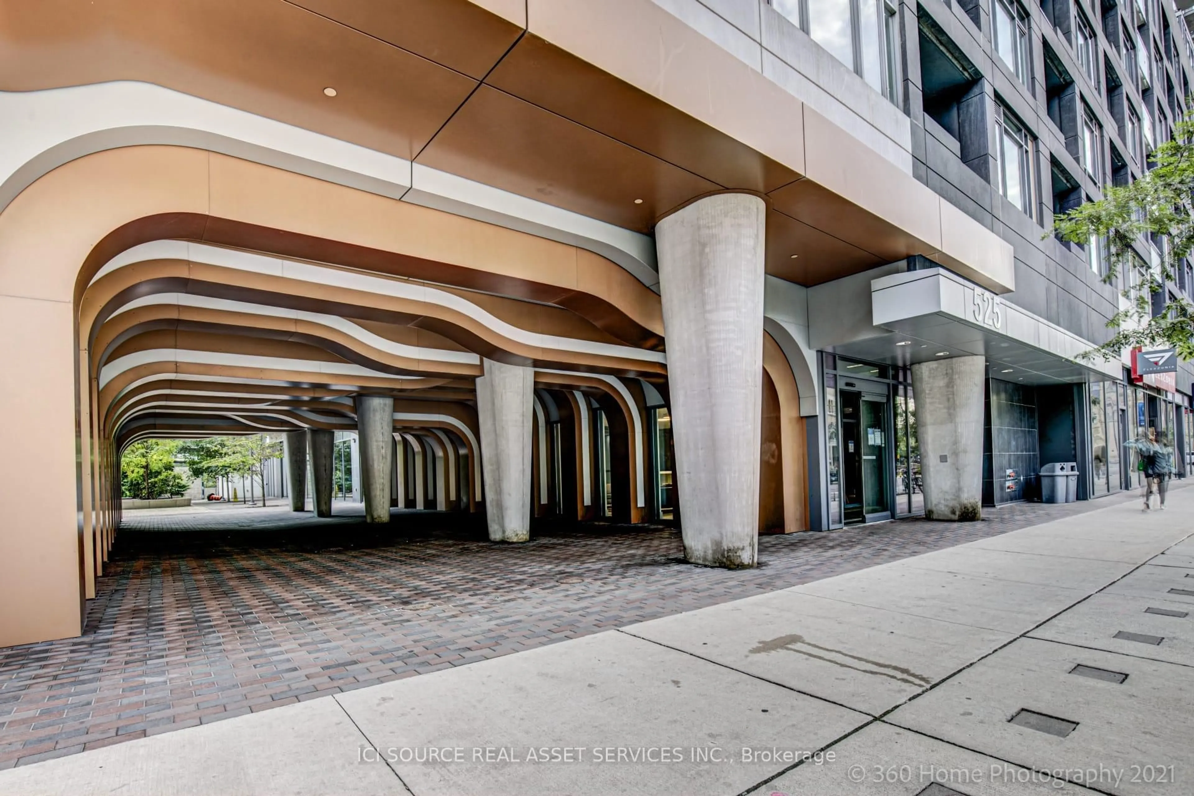 Indoor foyer for 525 Adelaide St #1020, Toronto Ontario M5V 0N7