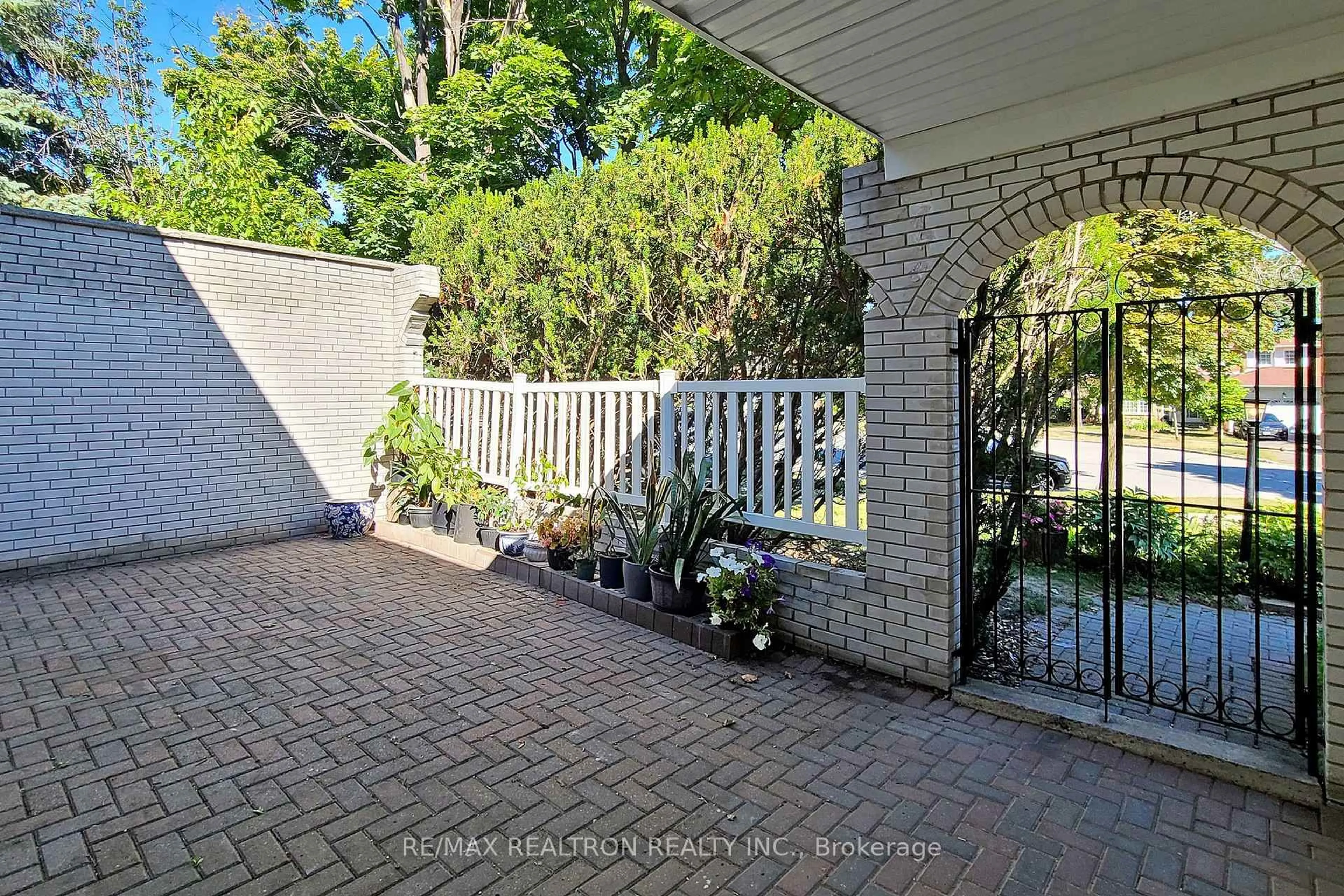 Patio, street for 5 Centurion Crt, Toronto Ontario M2K 2N5