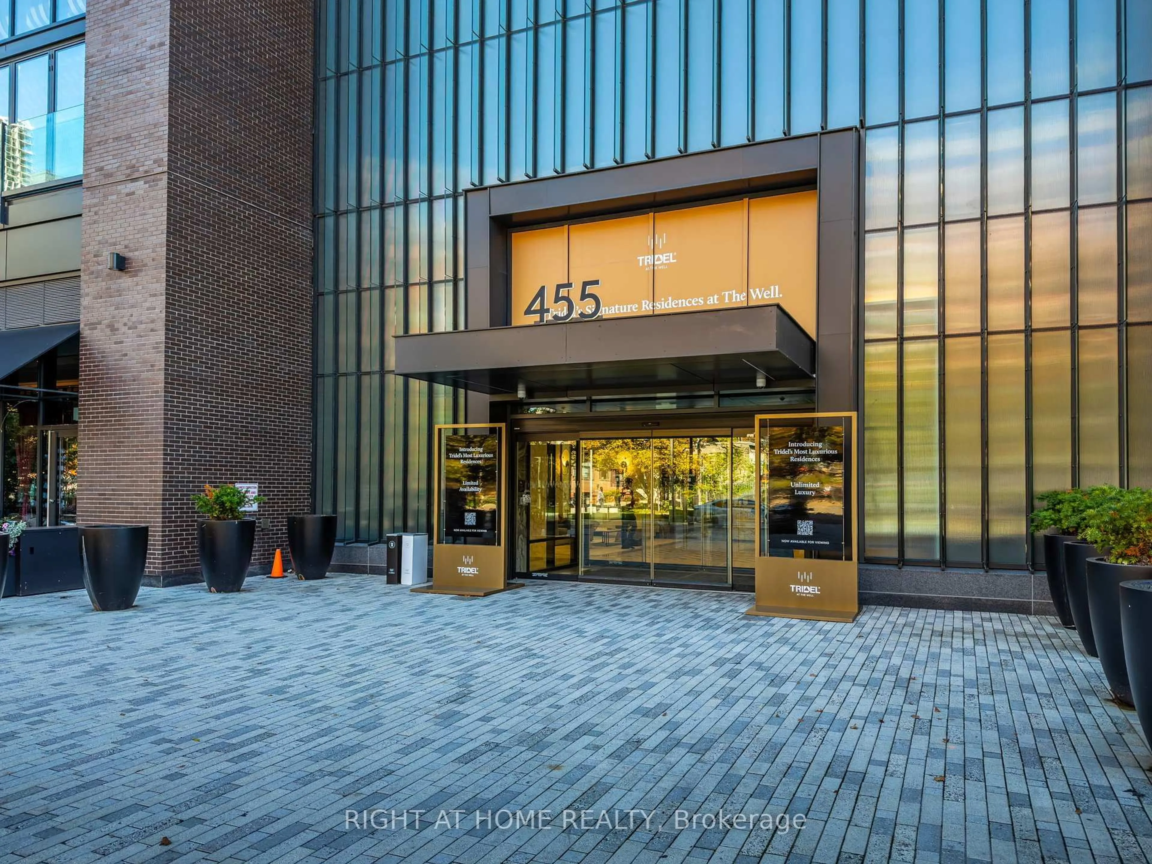 Indoor foyer for 455 Wellington St #301, Toronto Ontario M5V 0V8
