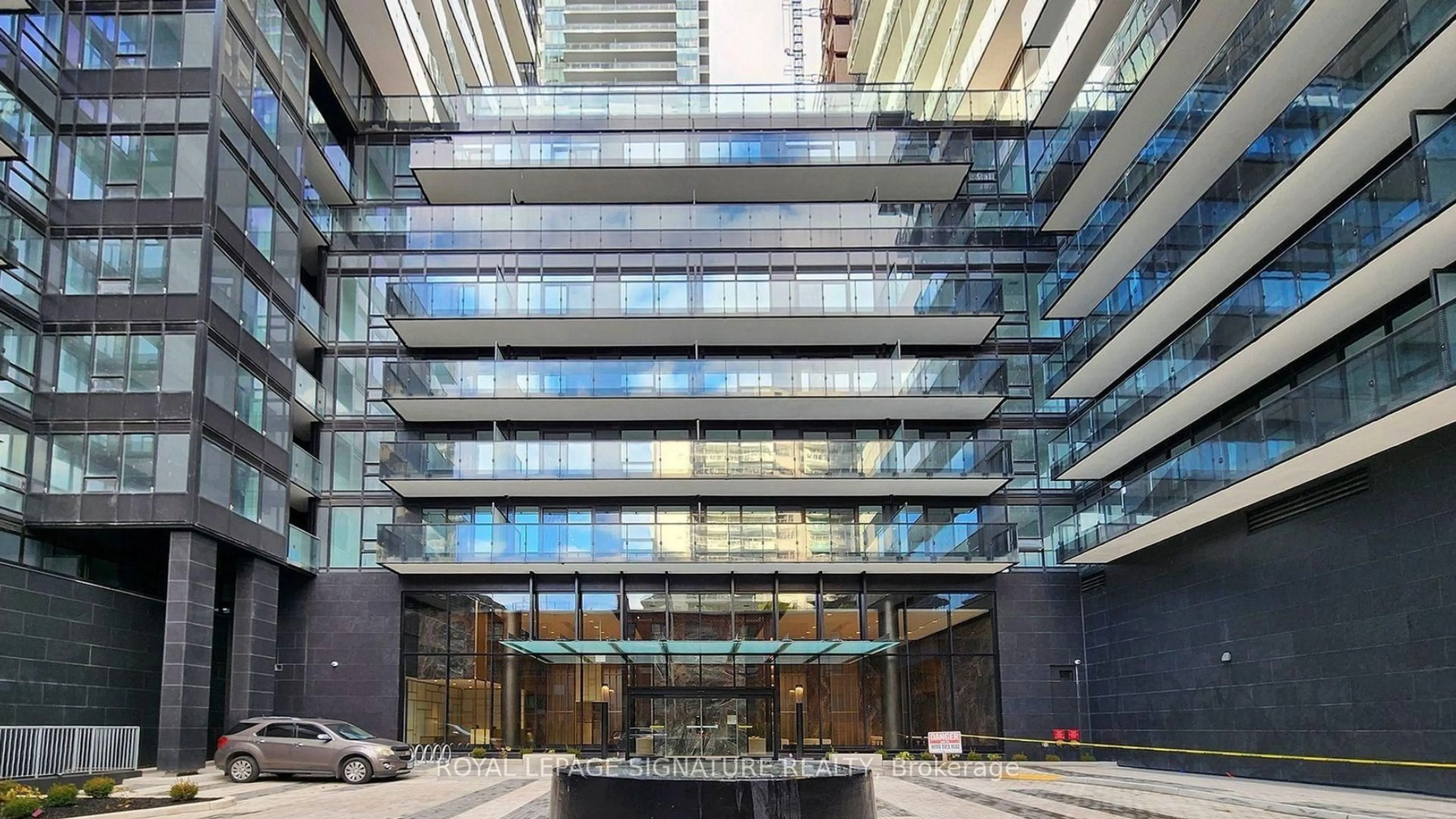 Indoor foyer for 117 Broadway Ave #1102, Toronto Ontario M4P 1V5