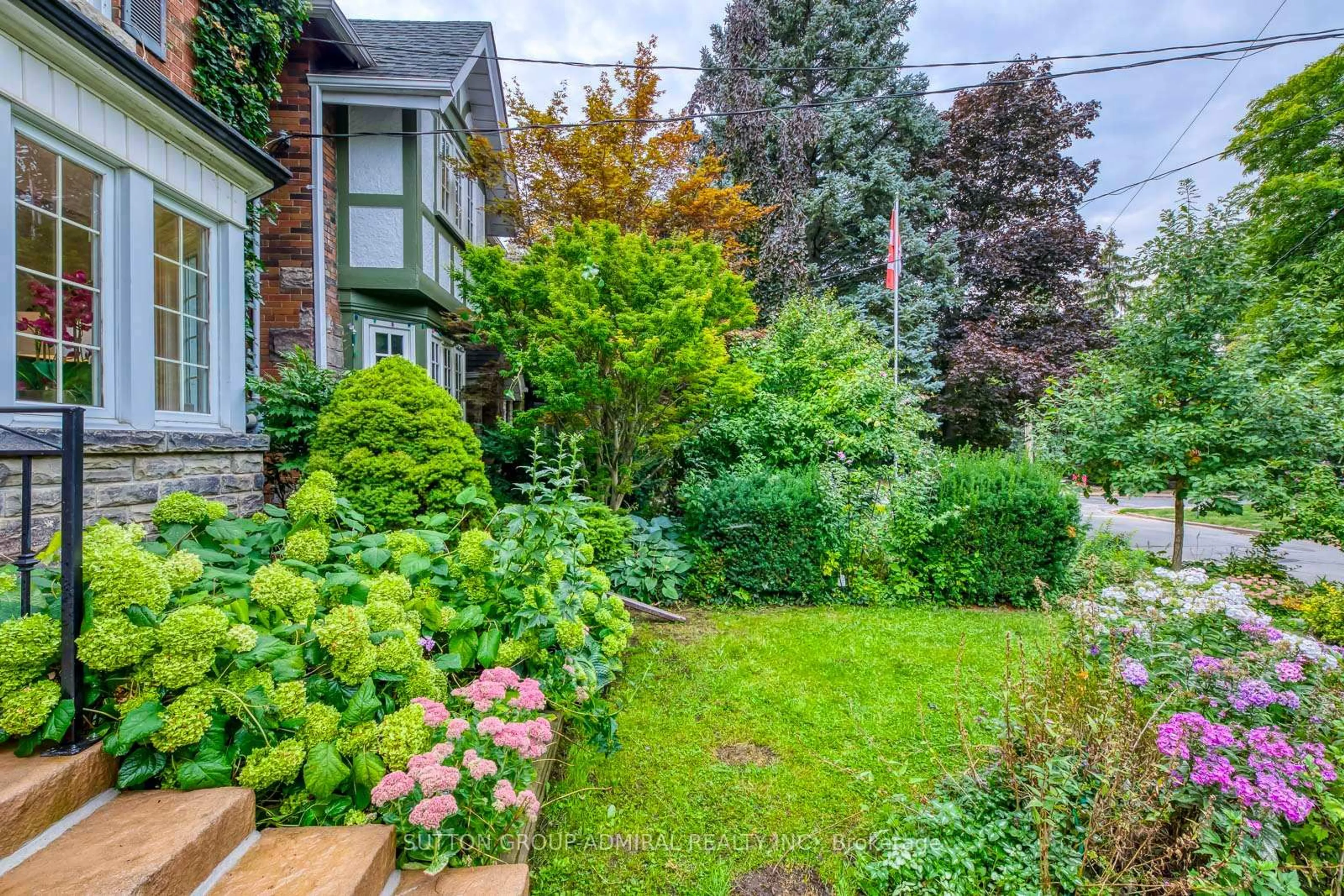 Patio, street for 469 St Clements Ave, Toronto Ontario M5N 1M2