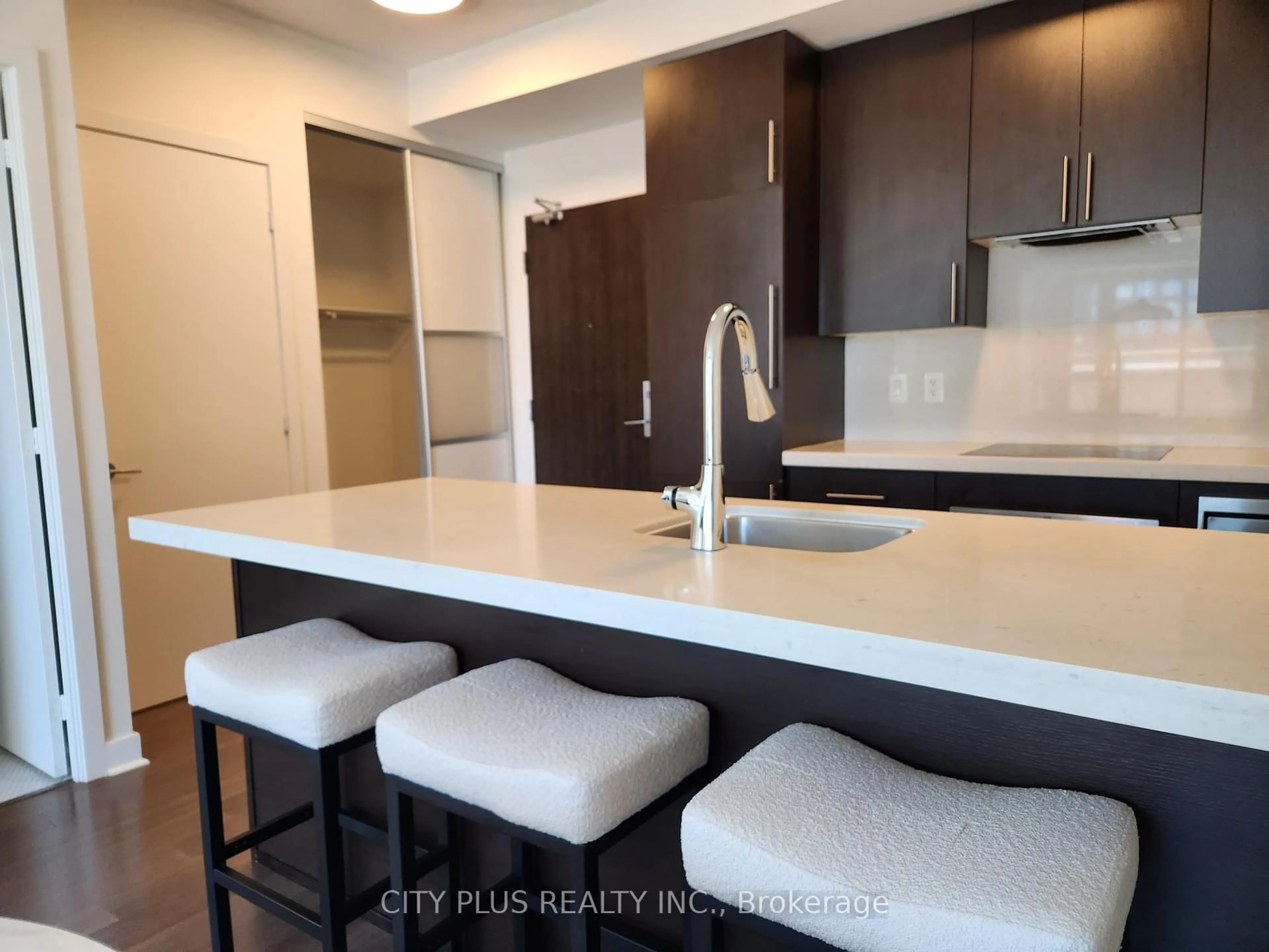 Open concept kitchen, ceramic/tile floor for 156 Portland St #611, Toronto Ontario M5V 0G1