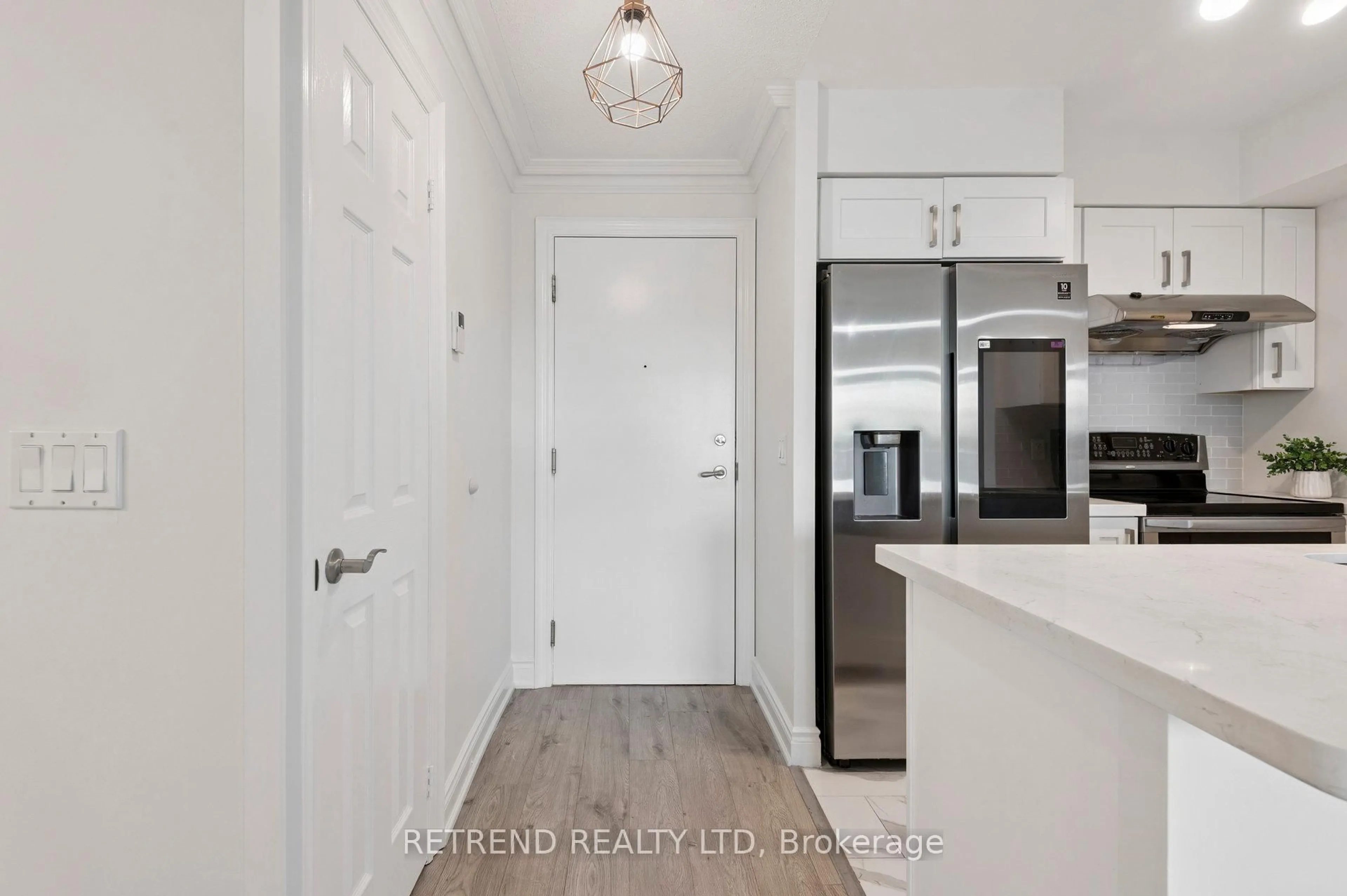 Indoor entryway for 15 Greenview Ave #411, Toronto Ontario M2M 4M7