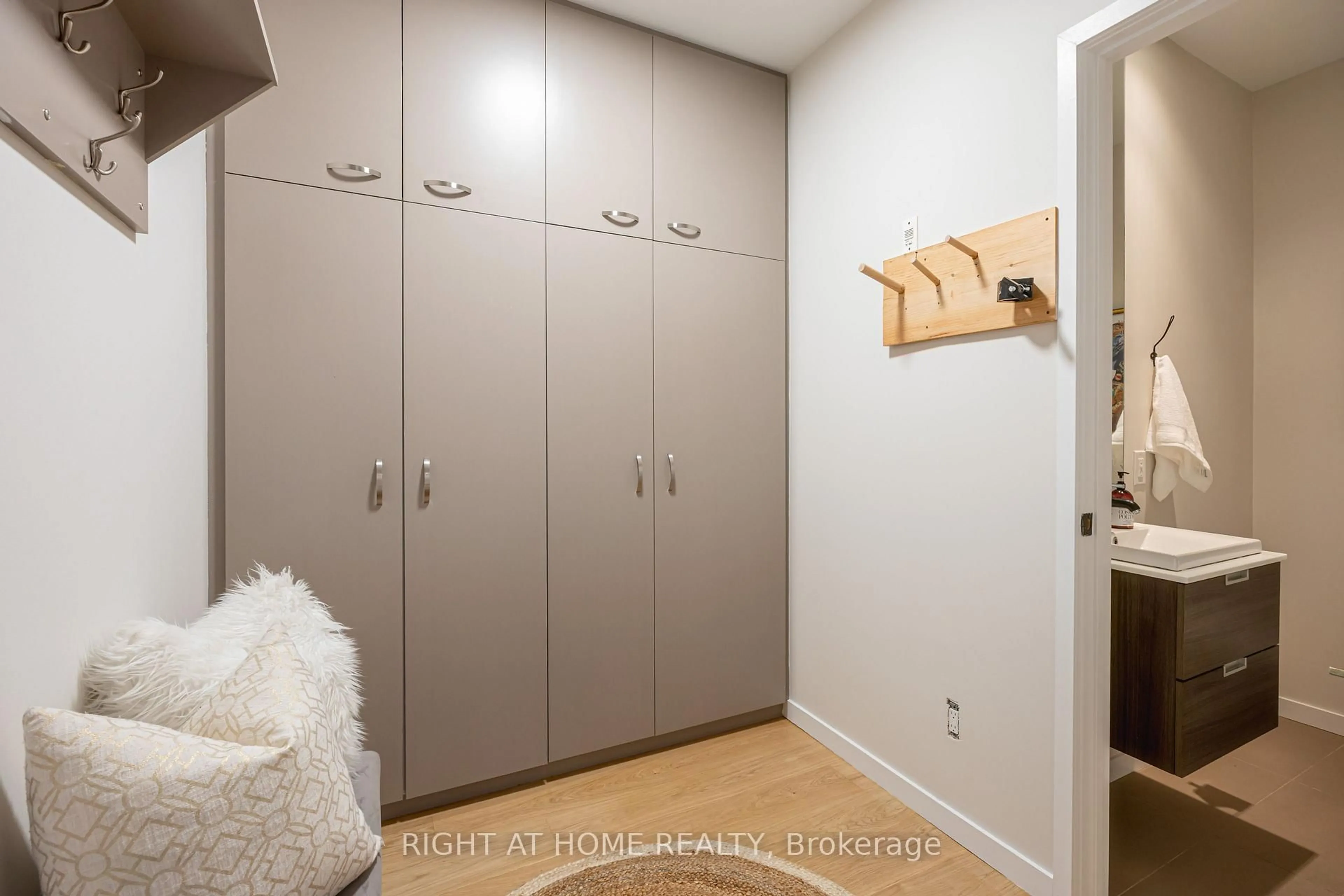 Storage room or clothes room or walk-in closet for 455 Dovercourt Rd #1, Toronto Ontario M6H 2W3