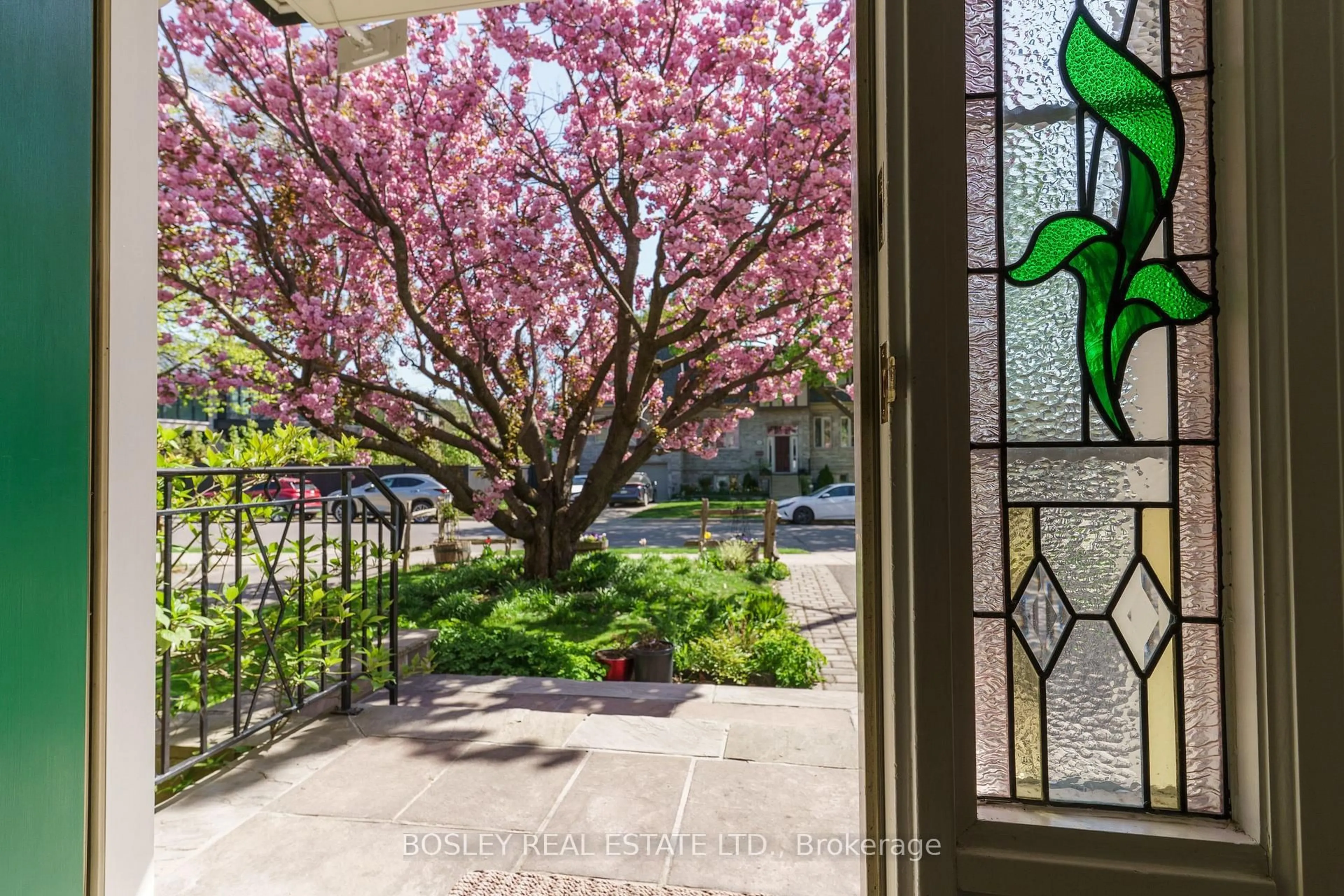 Unknown for 112 Brentcliffe Rd, Toronto Ontario M4G 3Y9