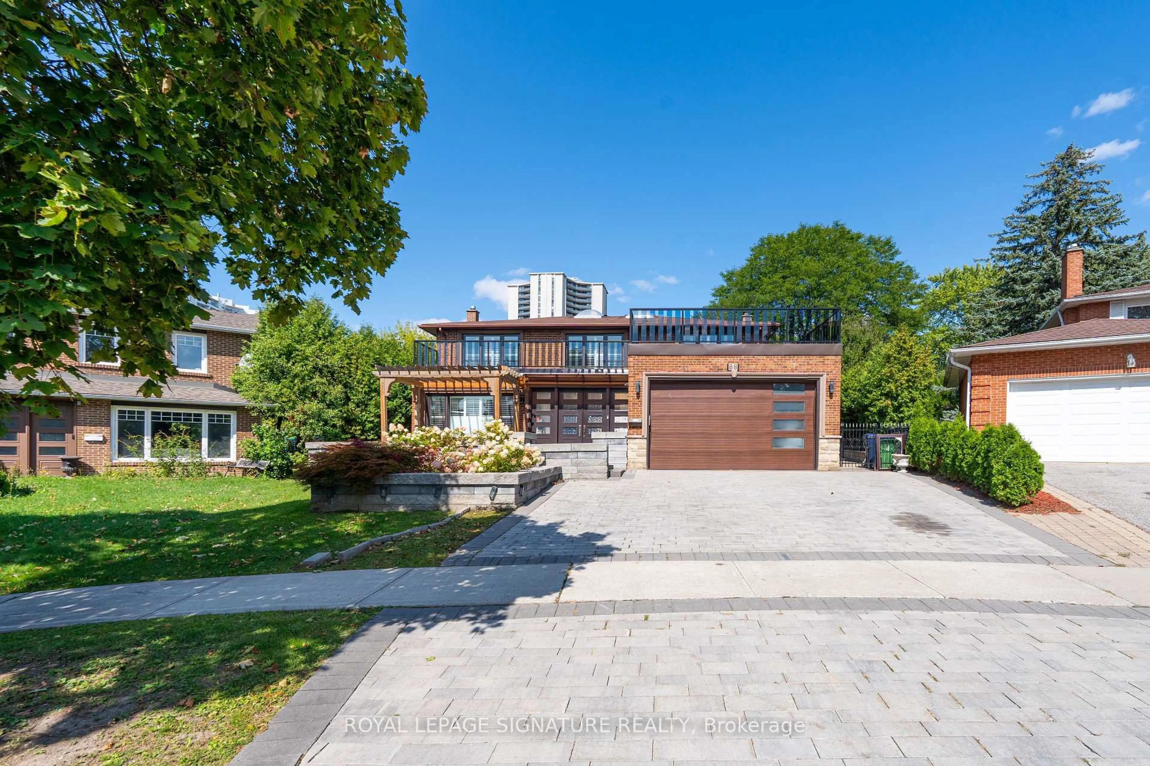 A pic from outside/outdoor area/front of a property/back of a property/a pic from drone, street for 88 Olsen Dr, Toronto Ontario M3A 3J3