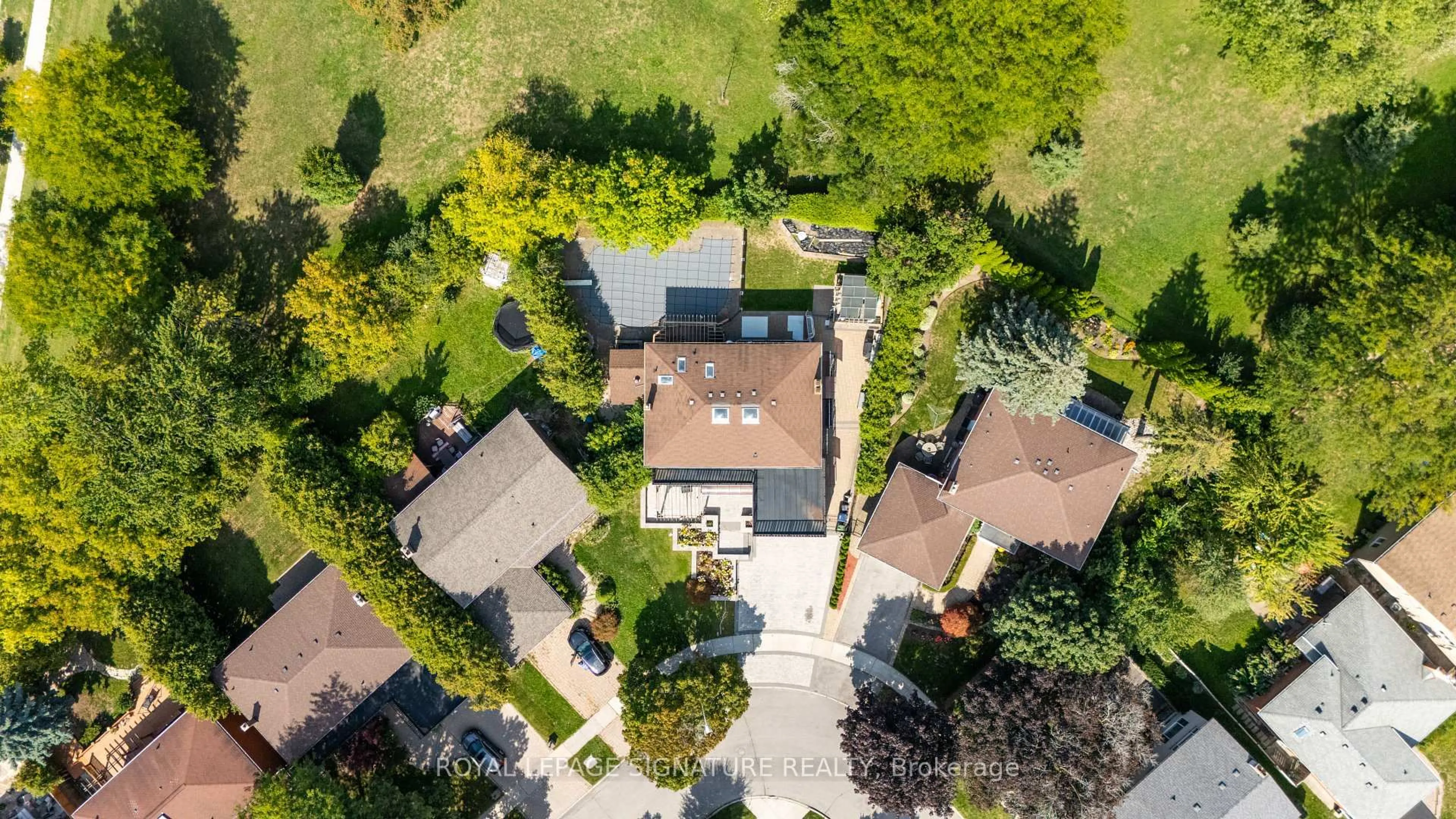 A pic from outside/outdoor area/front of a property/back of a property/a pic from drone, street for 88 Olsen Dr, Toronto Ontario M3A 3J3