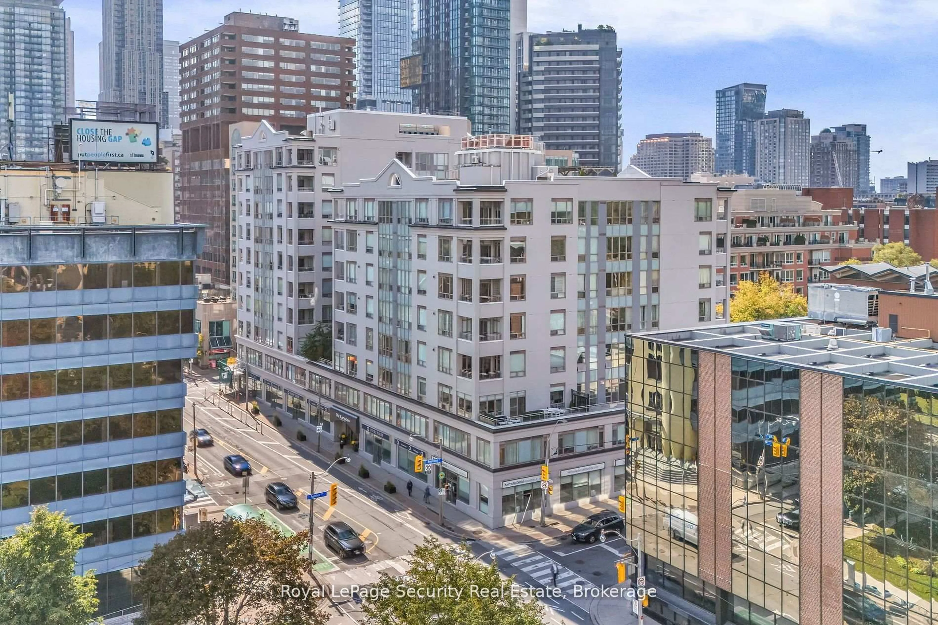 A pic from outside/outdoor area/front of a property/back of a property/a pic from drone, city buildings view from balcony for 980 Yonge St #403, Toronto Ontario M4W 3V8