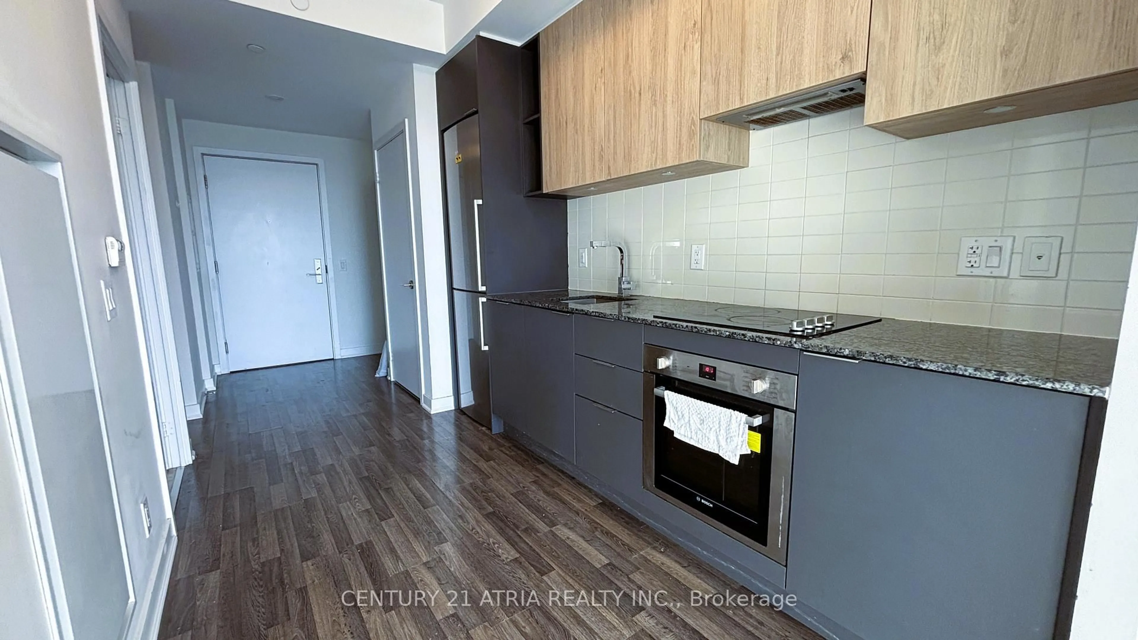 Standard kitchen, wood/laminate floor for 120 Parliament St #1709, Toronto Ontario M5A 0N6
