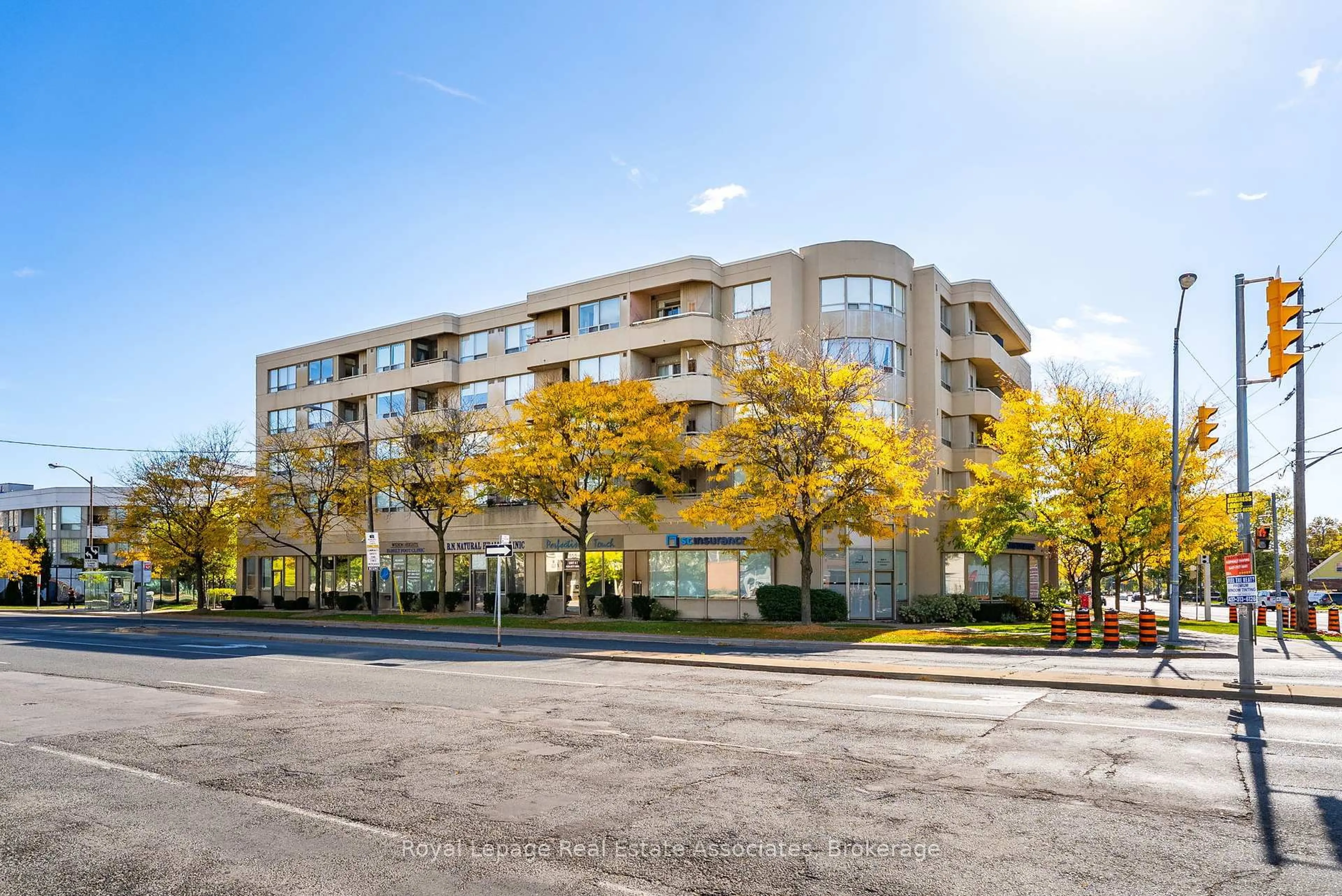 Patio, building for 555 Wilson Heights Blvd #501, Toronto Ontario M3H 6B5