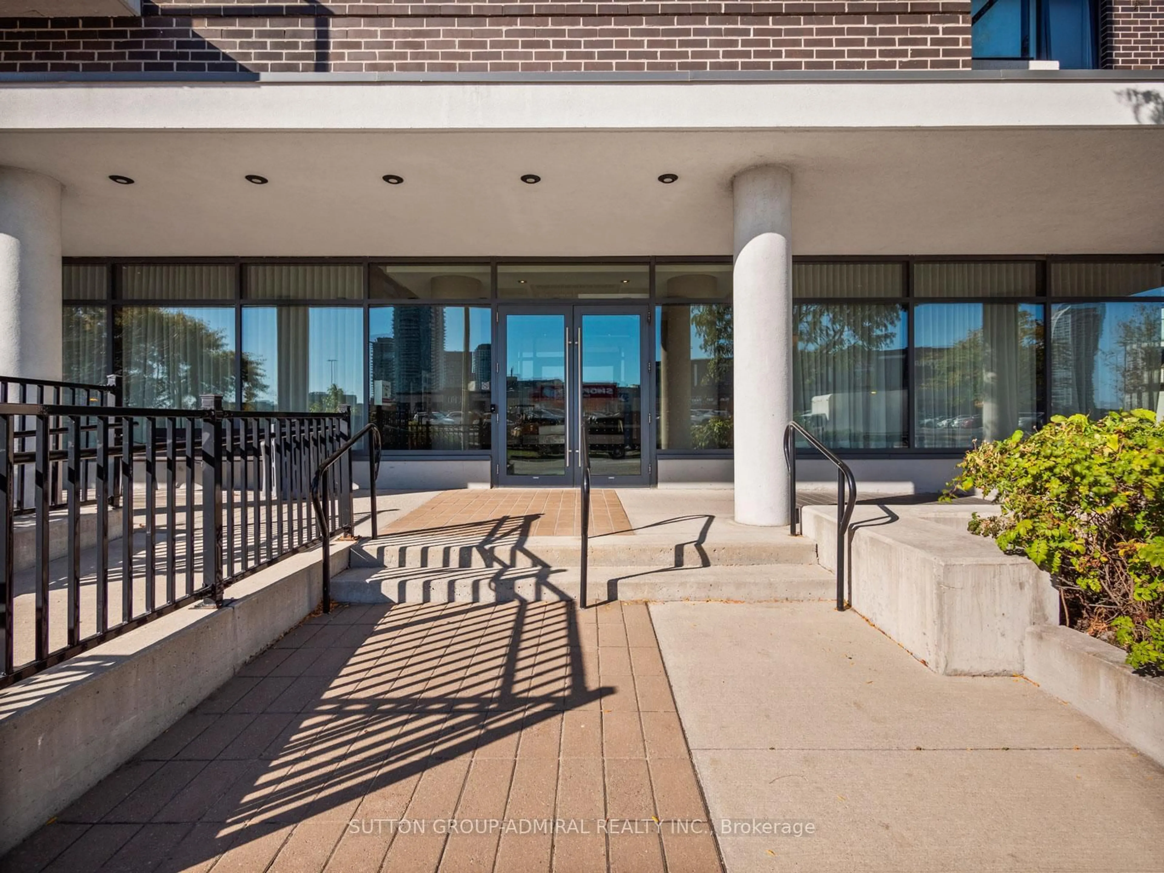 Indoor foyer for 128 Fairview Mall Dr #1005, Toronto Ontario M2J 0E8