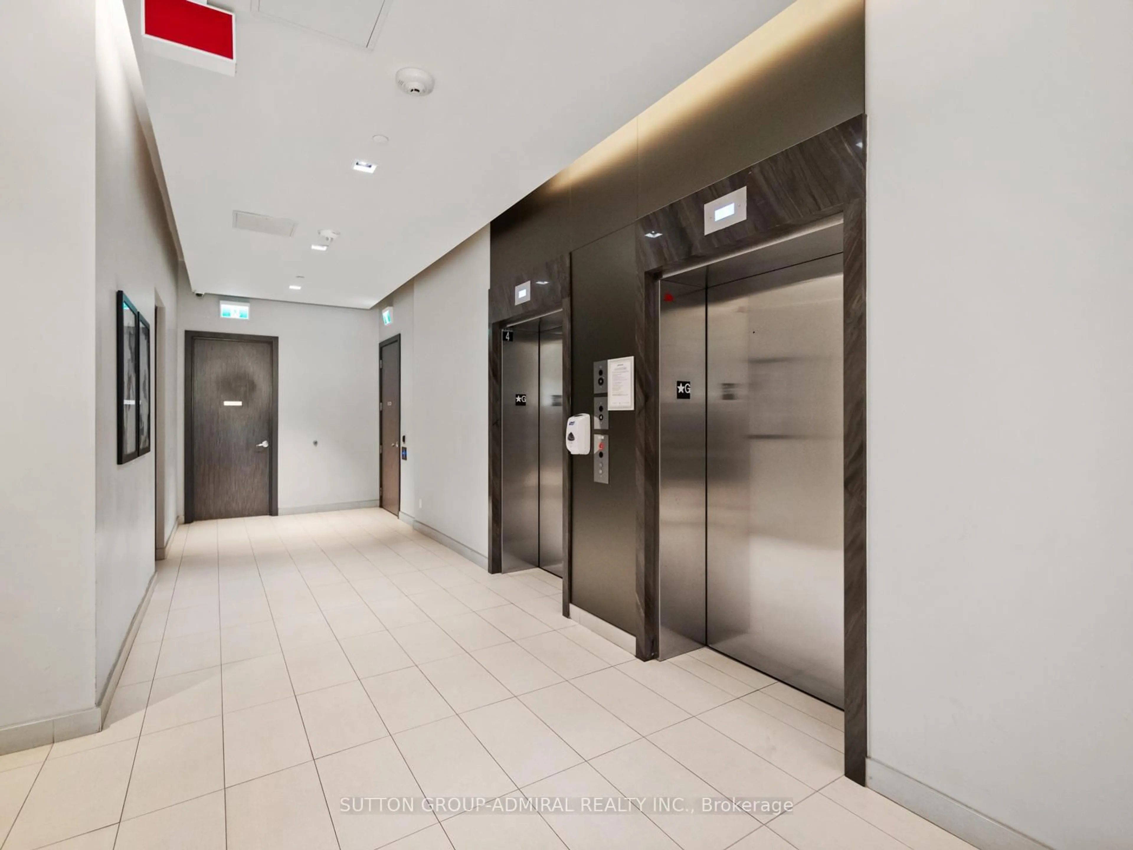 Indoor foyer for 128 Fairview Mall Dr #1005, Toronto Ontario M2J 0E8
