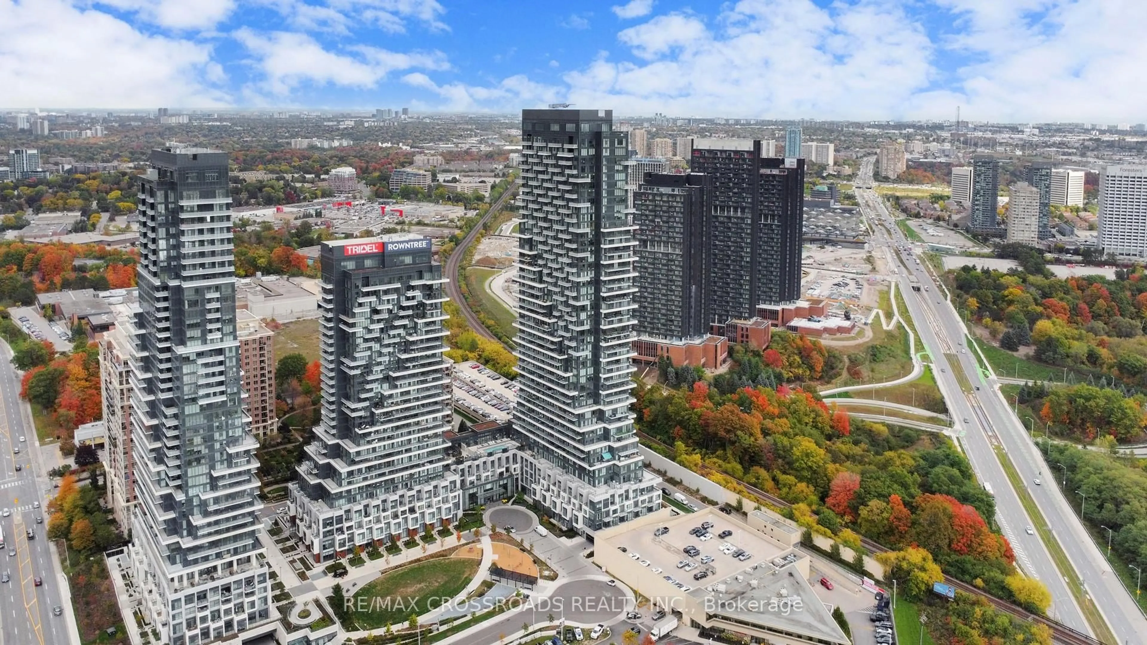 A pic from outside/outdoor area/front of a property/back of a property/a pic from drone, city buildings view from balcony for 30 Inn on the park Dr #4210, Toronto Ontario M3C 0P7