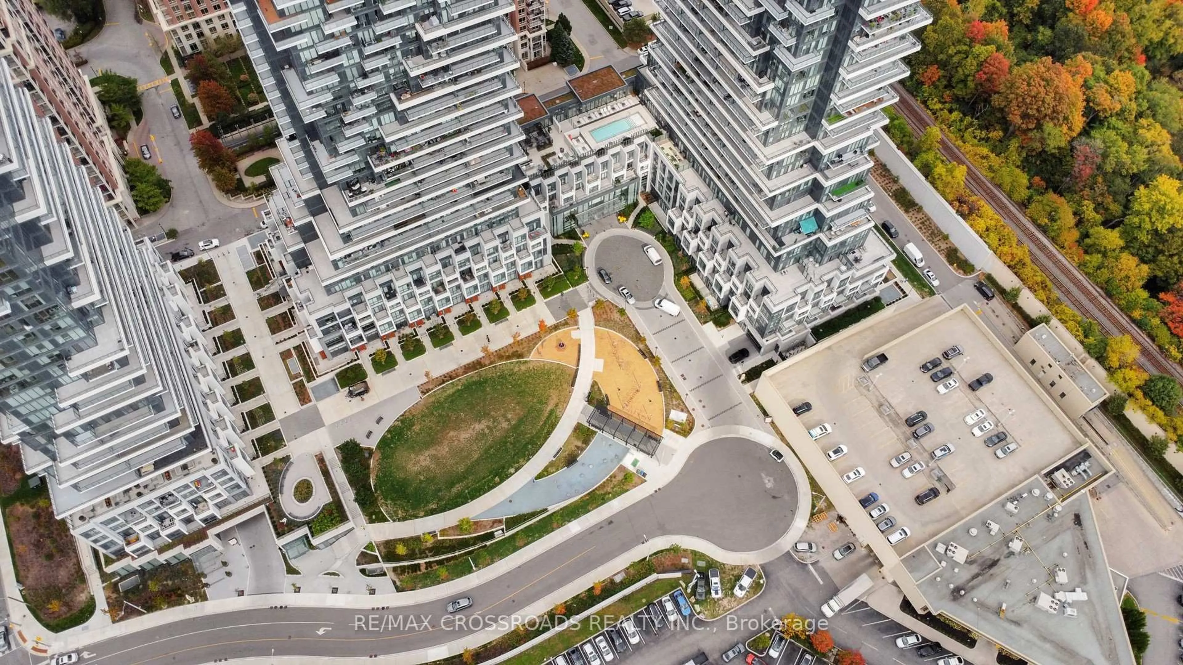 A pic from outside/outdoor area/front of a property/back of a property/a pic from drone, city buildings view from balcony for 30 Inn on the park Dr #4210, Toronto Ontario M3C 0P7