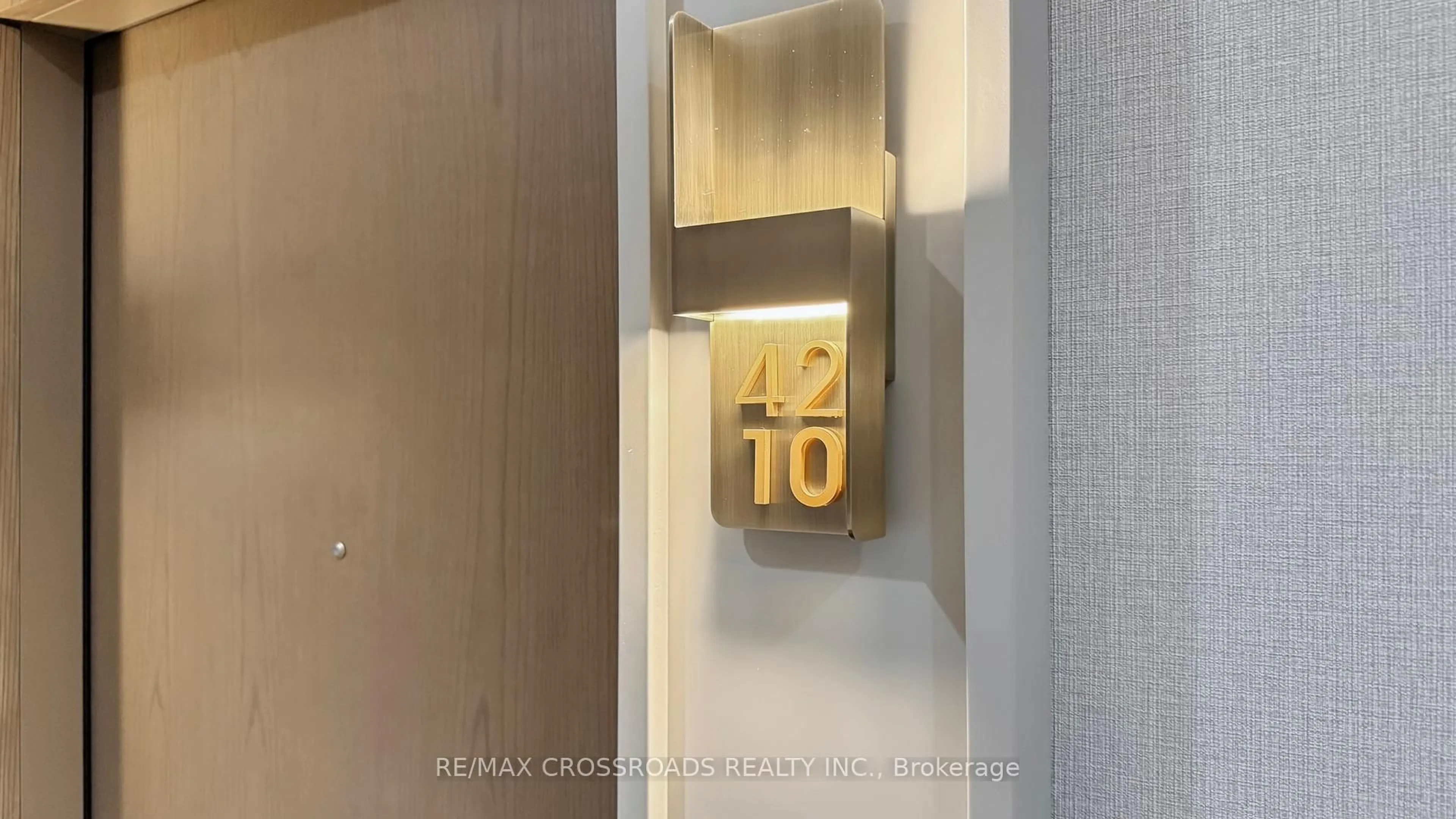 A pic of a room for 30 Inn on the park Dr #4210, Toronto Ontario M3C 0P7