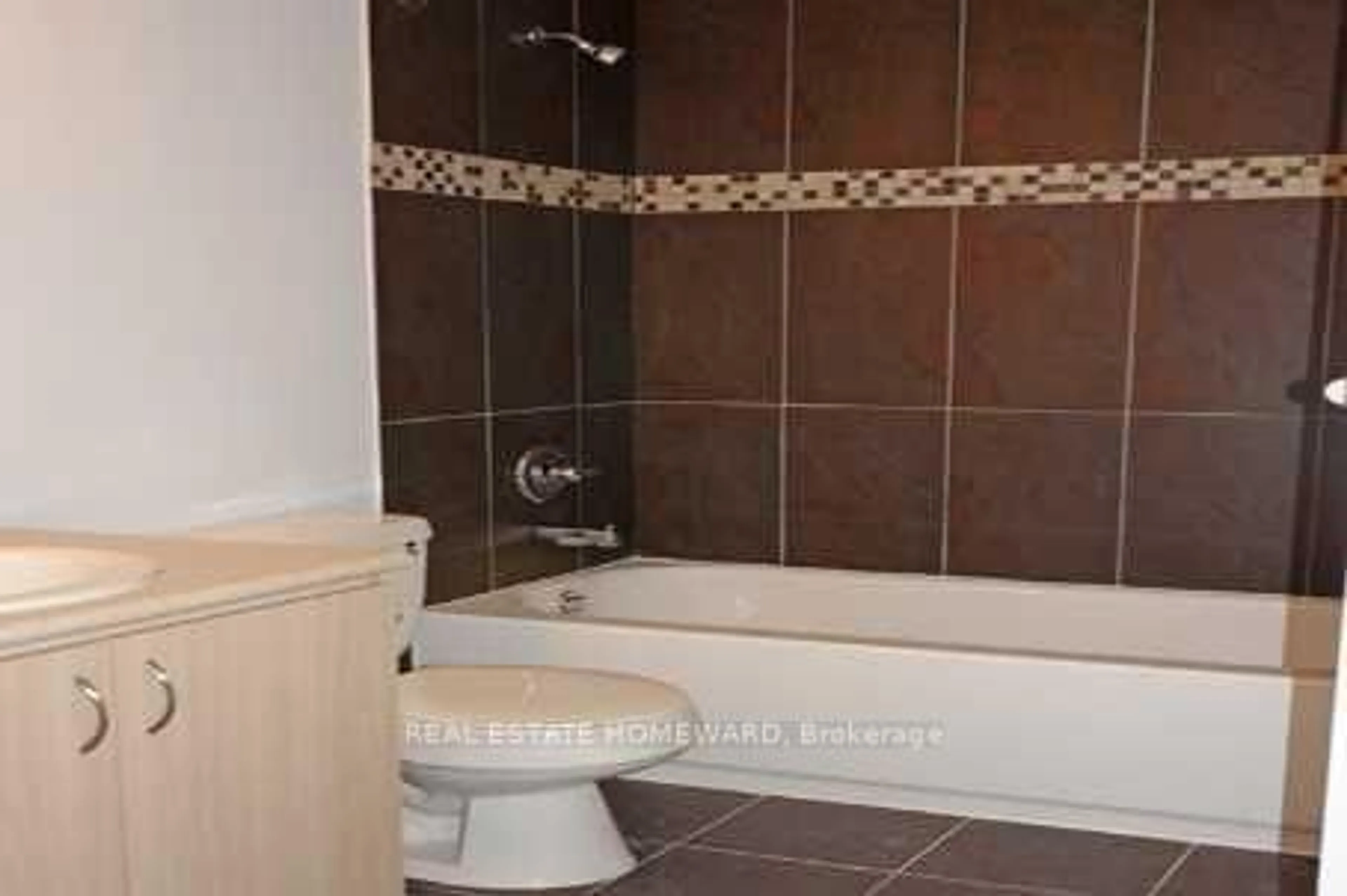 Standard bathroom, ceramic/tile floor for 15 Maplewood Ave #304, Toronto Ontario M6C 4B4
