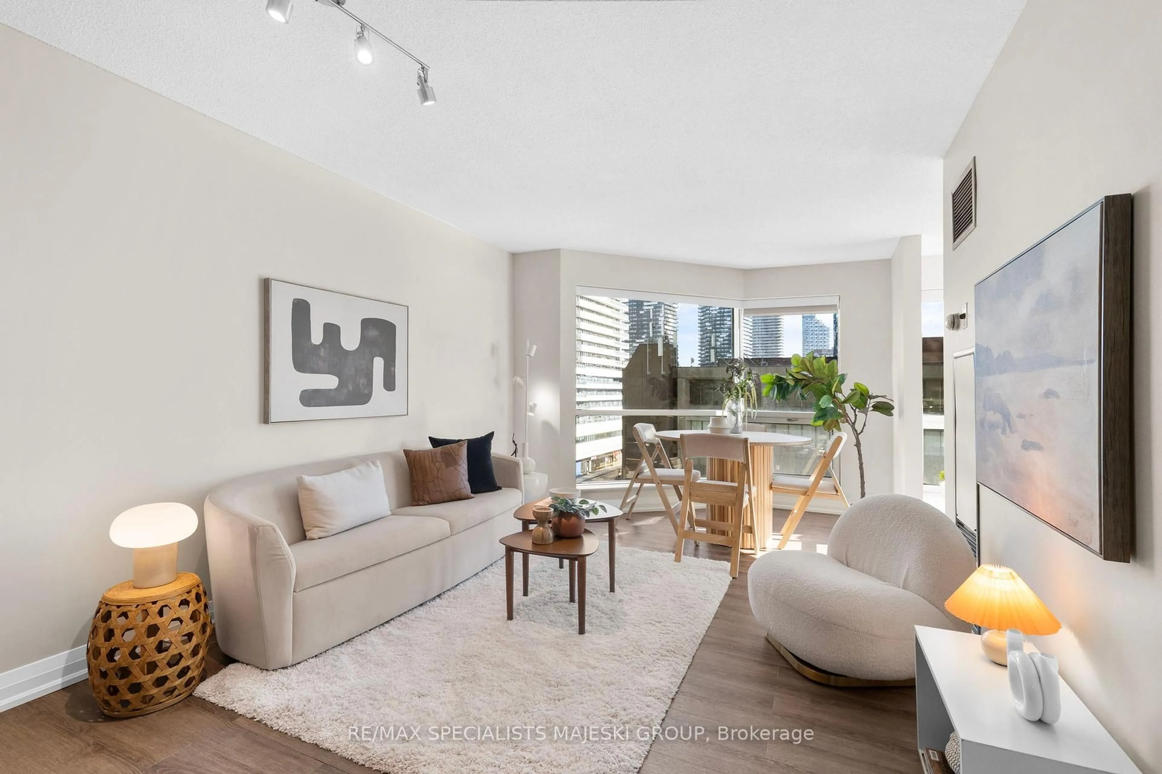Living room with furniture, unknown for 10 Yonge St #710, Toronto Ontario M5E 1R4
