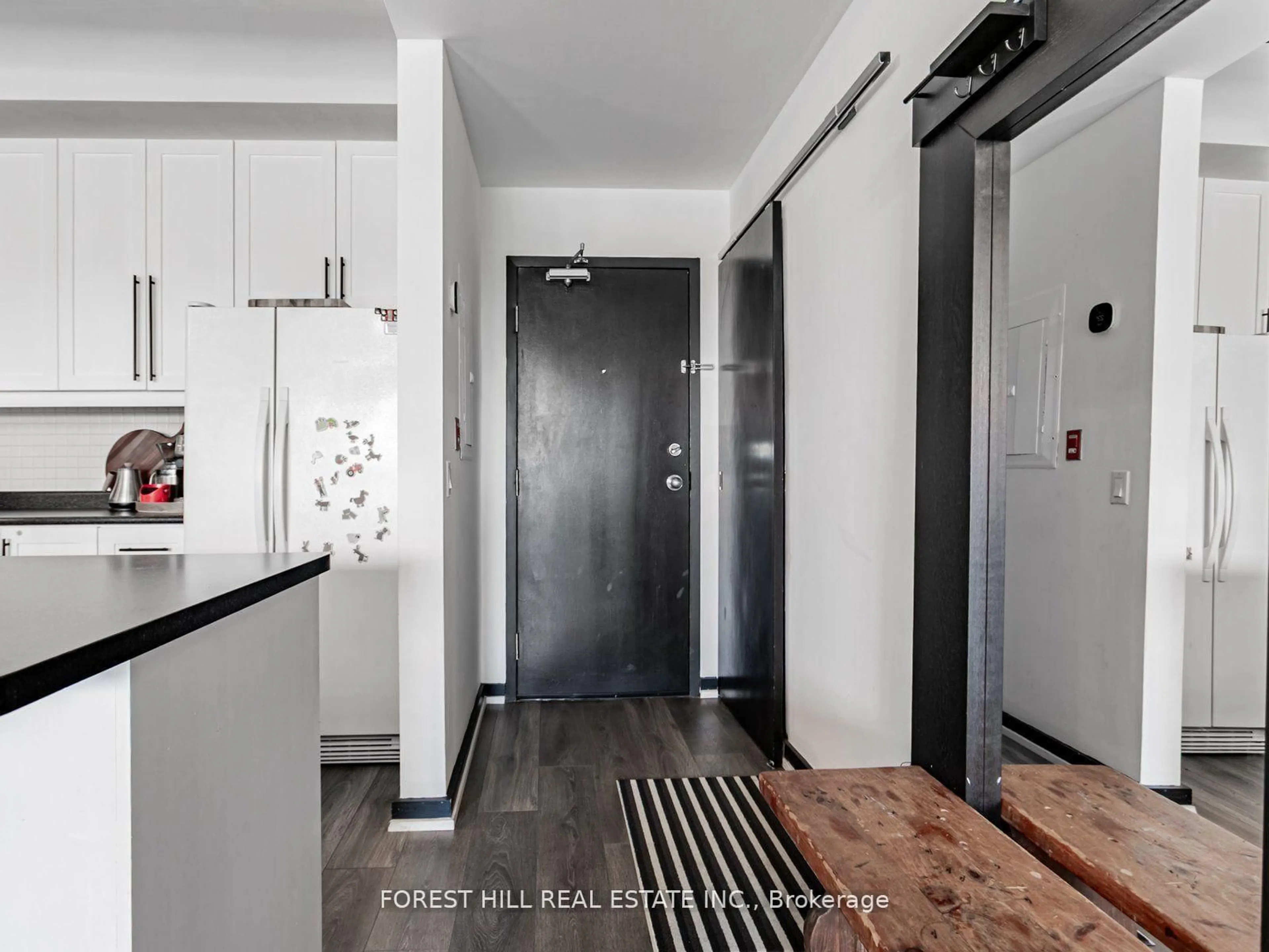 Indoor entryway for 194 Merton St #407, Toronto Ontario M4S 3B5