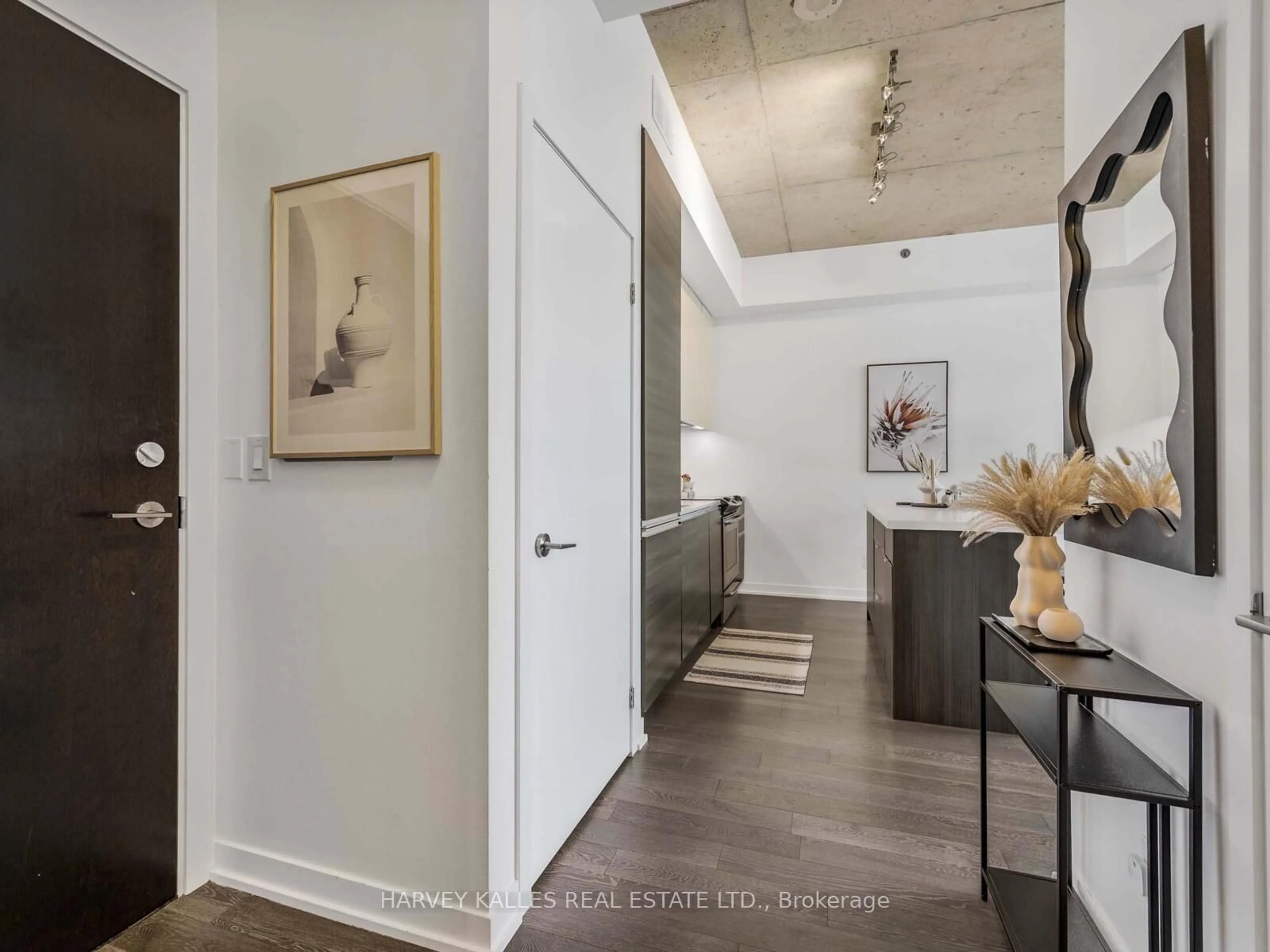 Indoor entryway for 8 Gladstone Ave #615, Toronto Ontario M6J 3K6