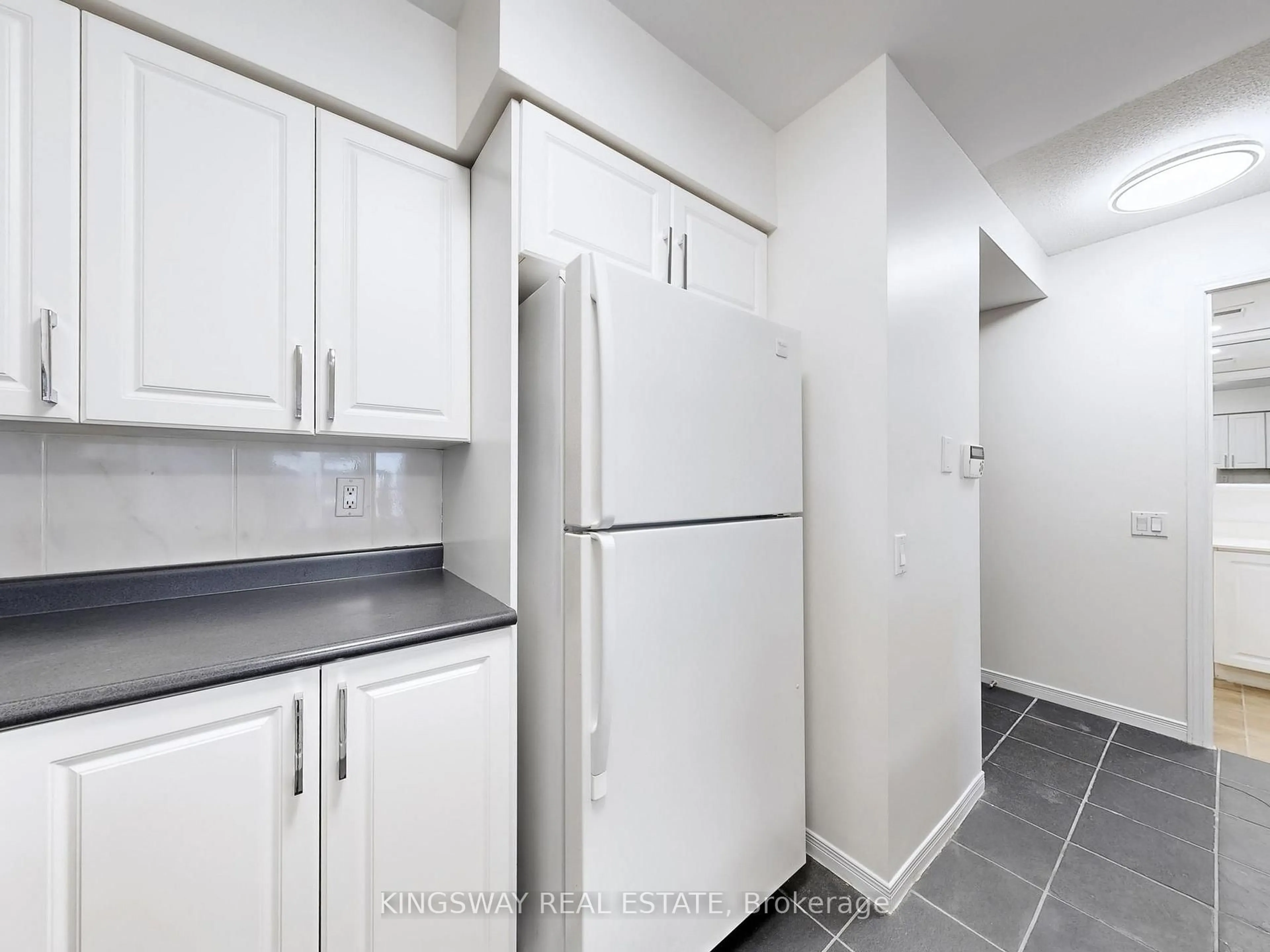 Standard kitchen, unknown for 388 Bloor St #1607, Toronto Ontario M4W 3W9