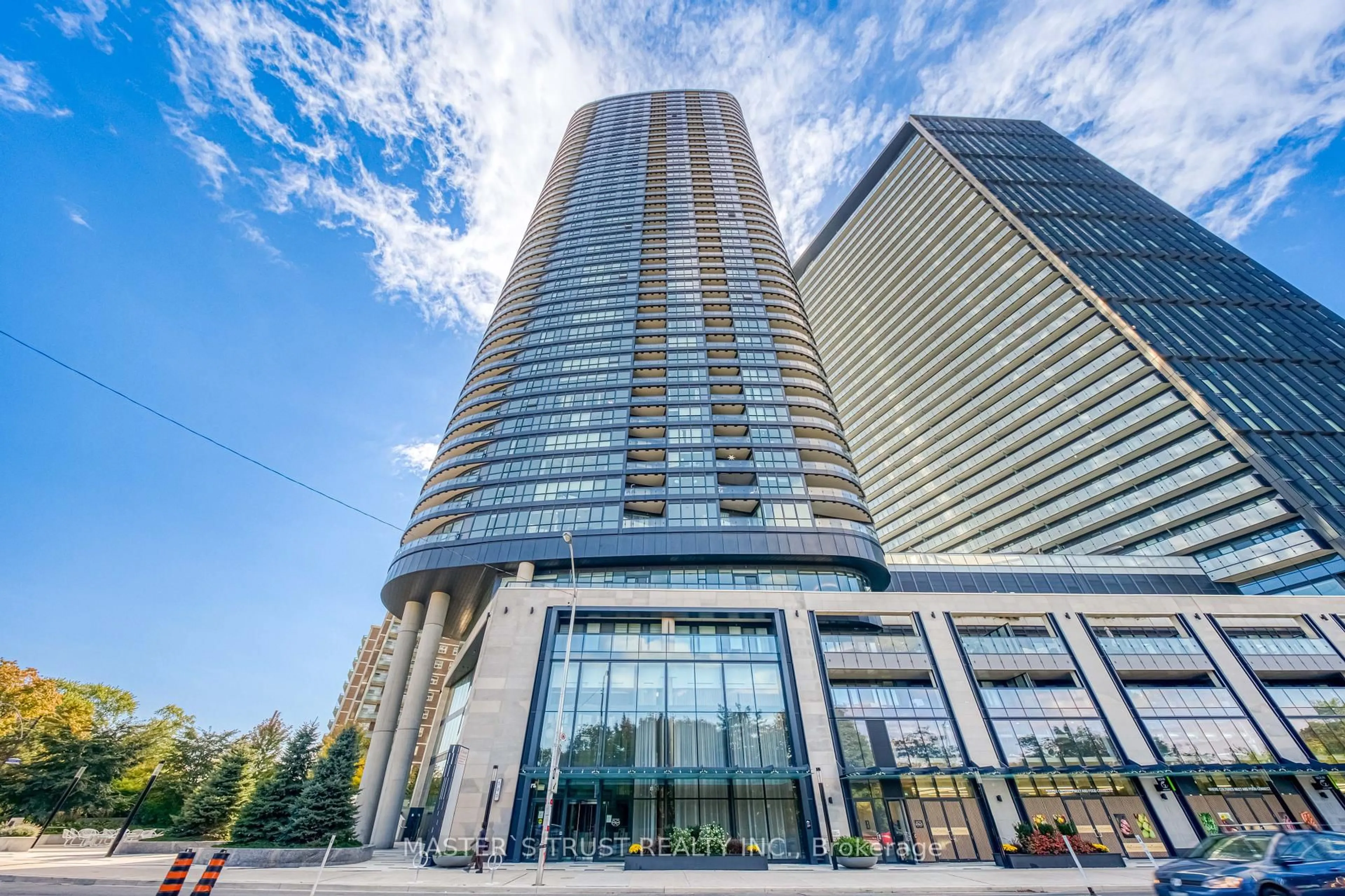 Indoor foyer for 585 Bloor St #3218, Toronto Ontario M4W 0B3